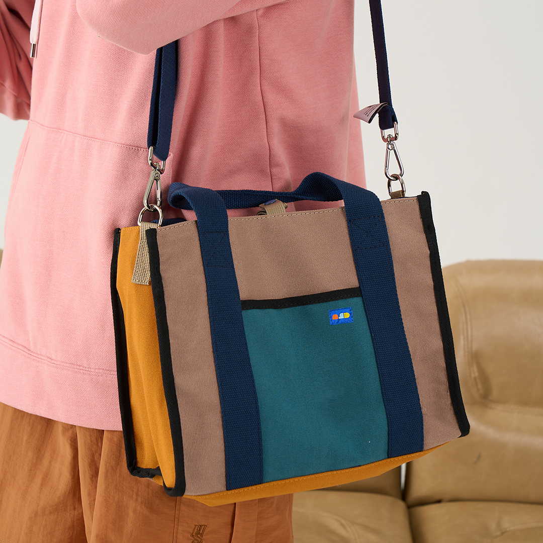 BROWN / TOTE BOX by Ngd goods กระเป๋าสะพายทรงกล่องทำจากผ้าแคนวาสสีไม่ตก ใส่ไอแพต โน๊ตบุคได้