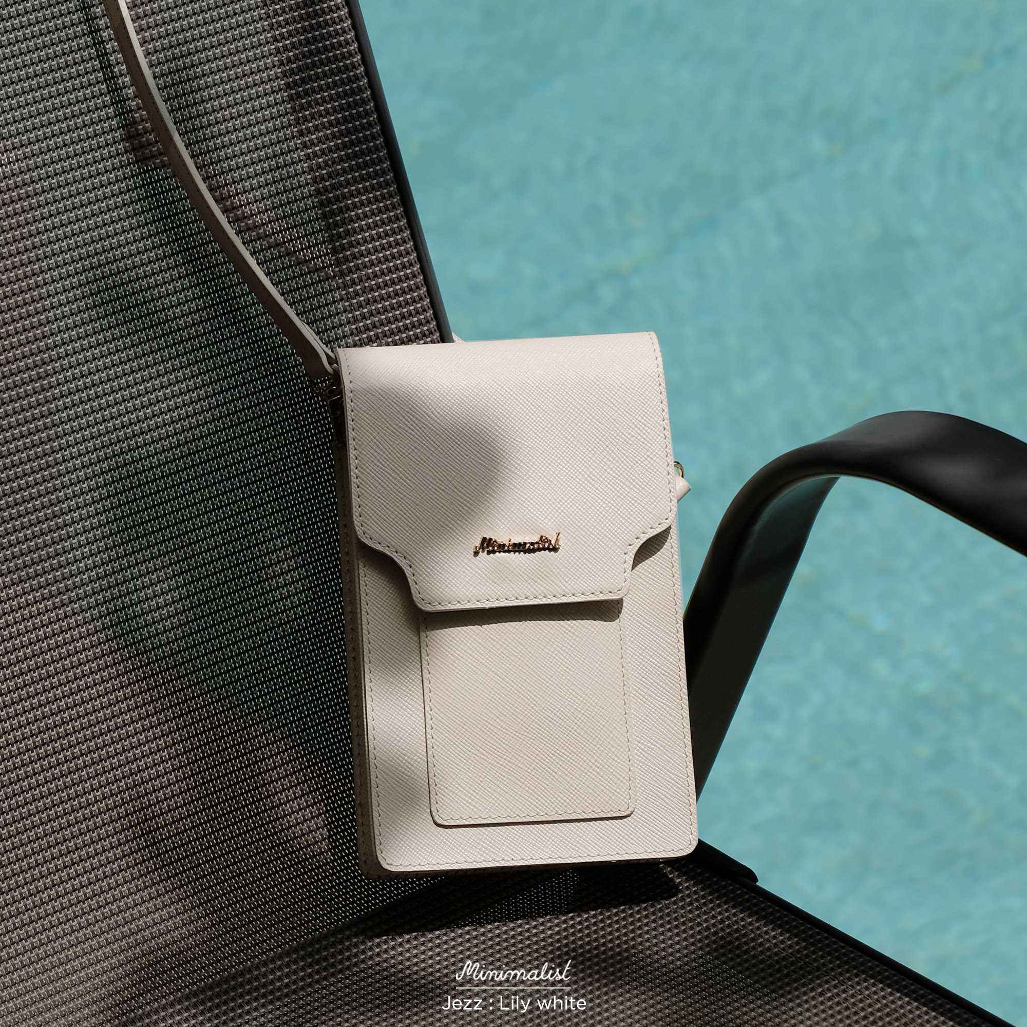 Jezz phone pouch in lily white