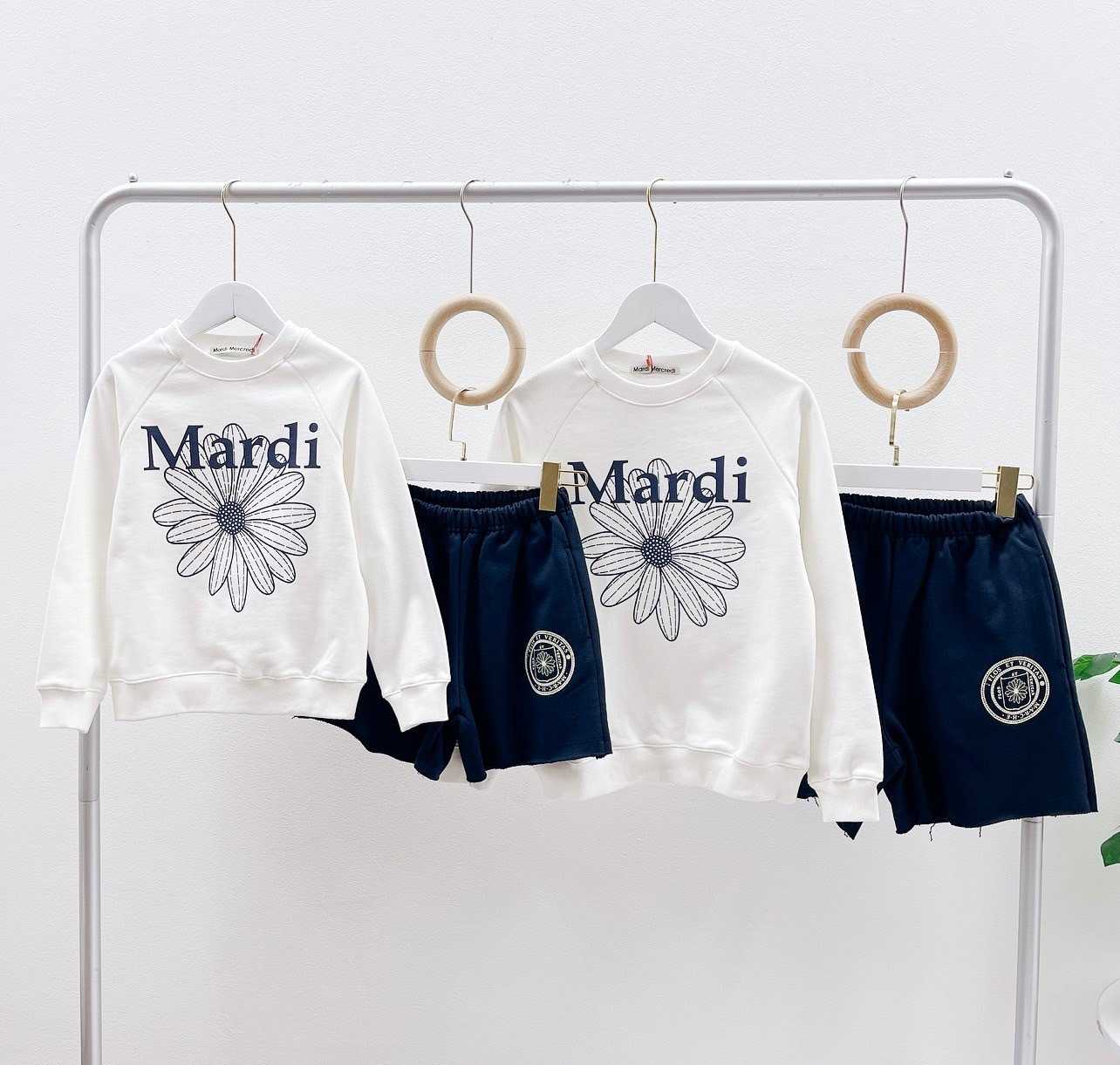 Mardi Sweatshirt & Sweat short (White/Navy)