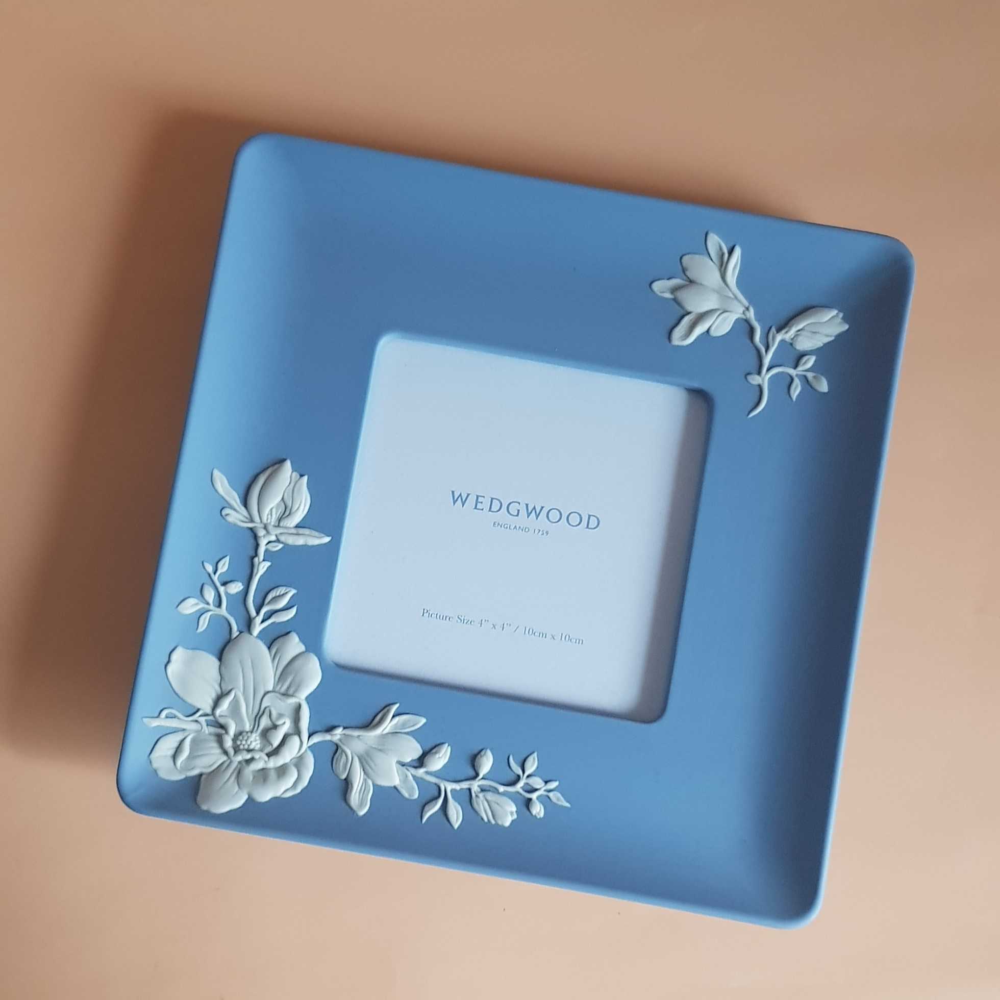 New | Wedgwood Jasperware Photo Frame, Box กรอบรูปสีฟ้าวินเทจ Magnolia Blossom