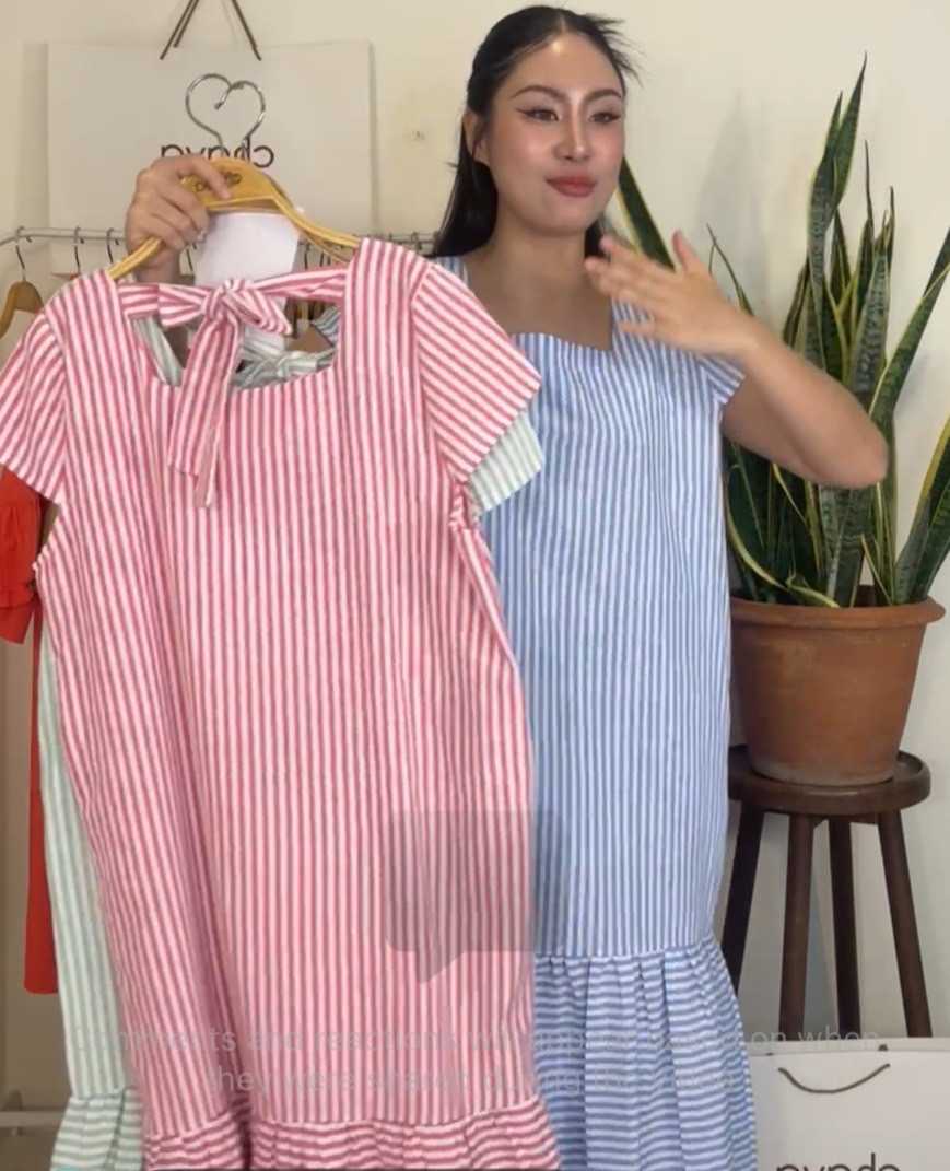 NEW!! Maxi Dress เดรสยาว  คอเหลี่ยม  ลายทาง (สีแดง-ขาว)  มีกระเป๋า 2 ข้าง