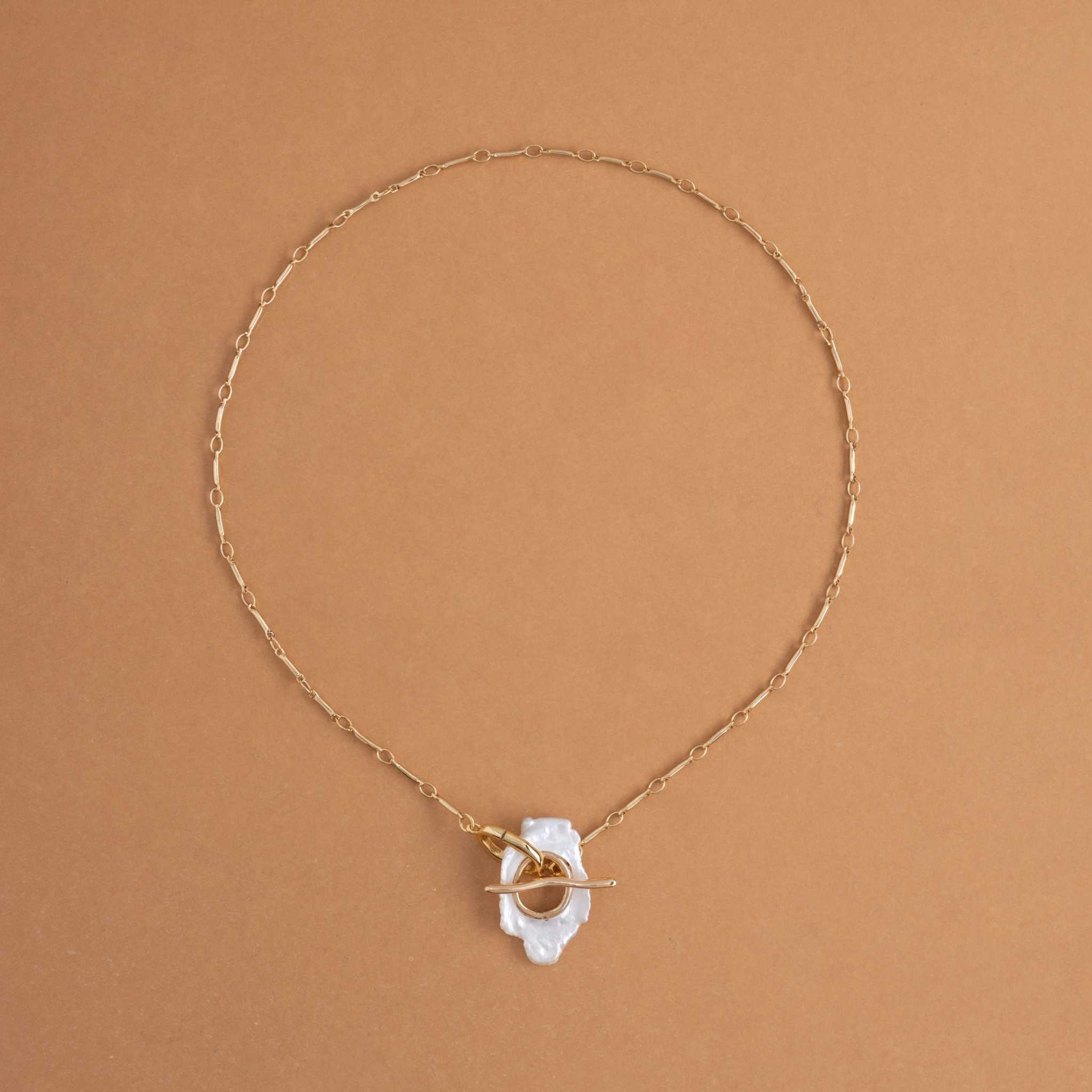 WHITE PEARL GOLD NECKLACE