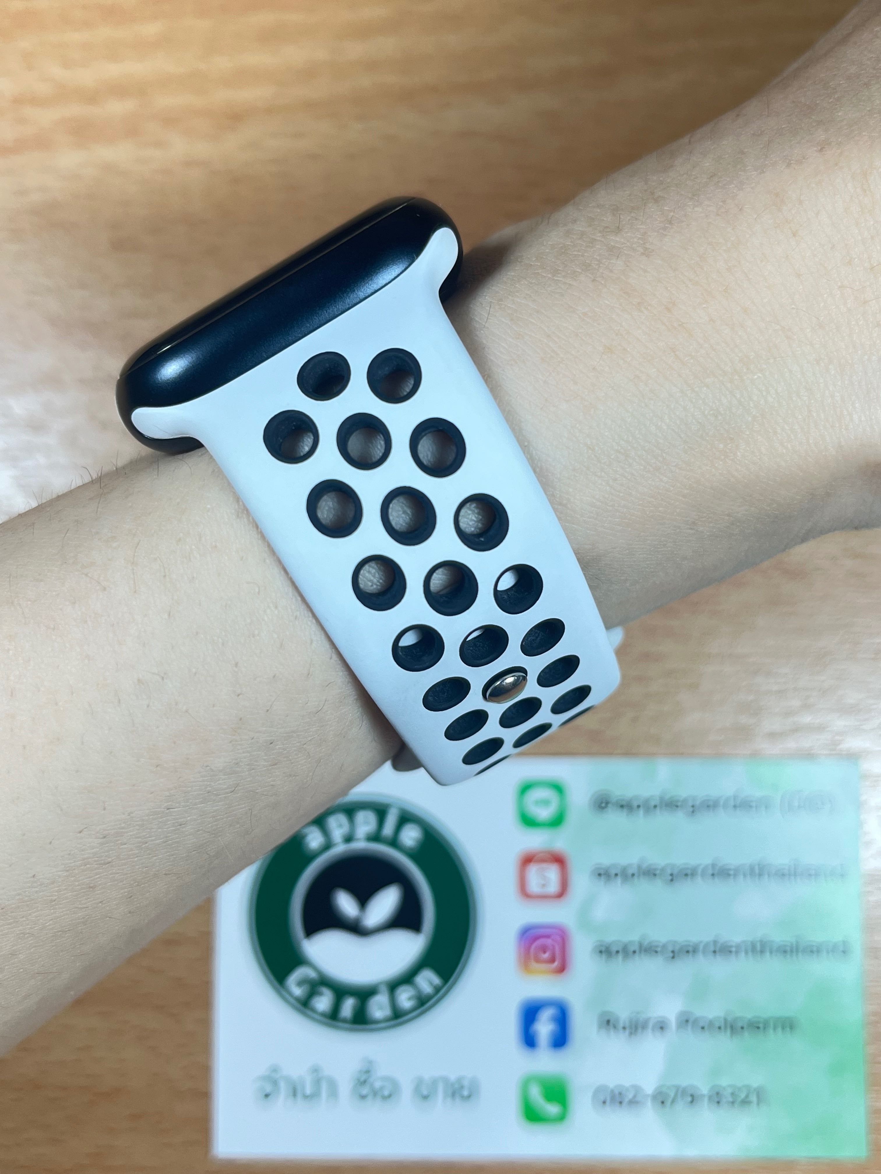B27-Pure Platinum/Black Nike Sport Band
