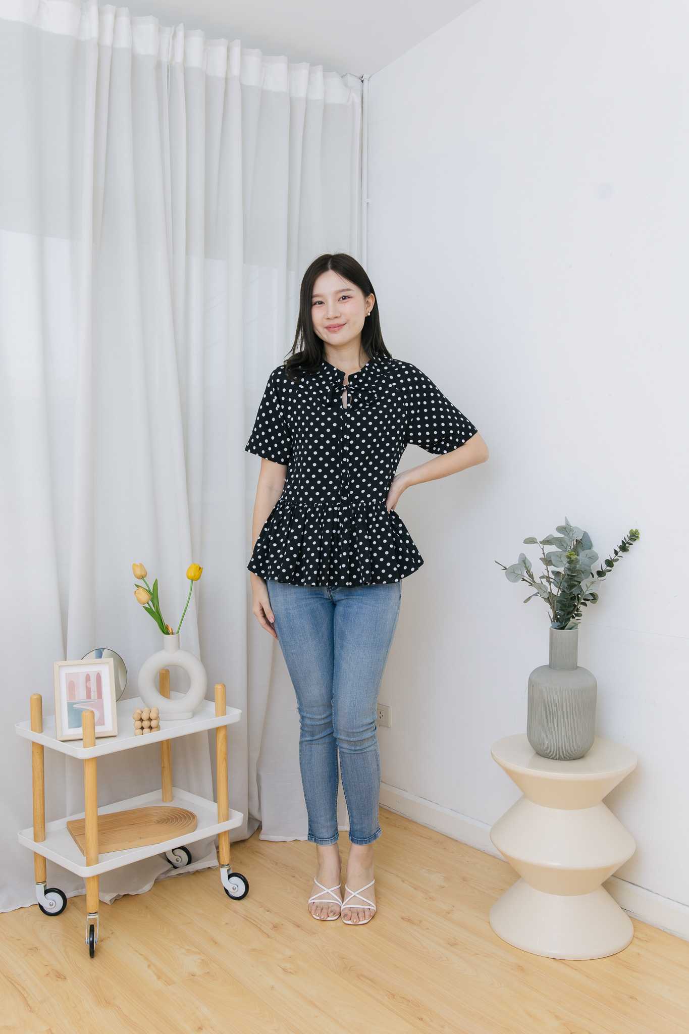 เสื้อให้นม Black polka dot furry top