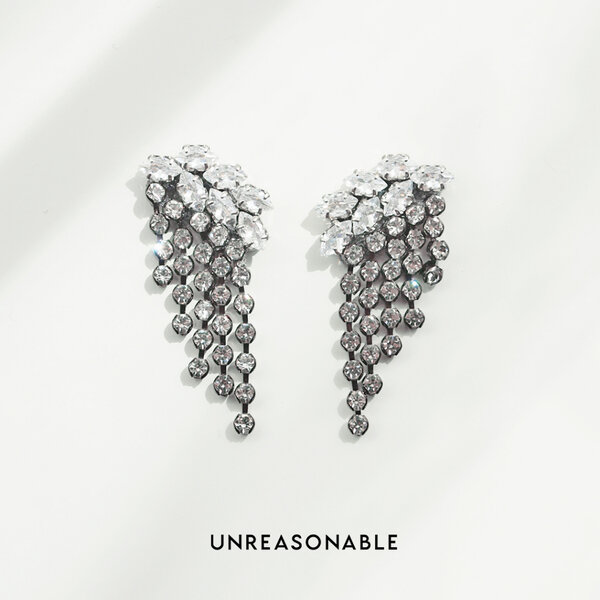 ต่างหู Crystal ต่างหูคลิป ต่างหูก้านเงินแท้ น้ำหนักเบา สวยใส่สบาย UA0833-01 Unreasonable Accessories