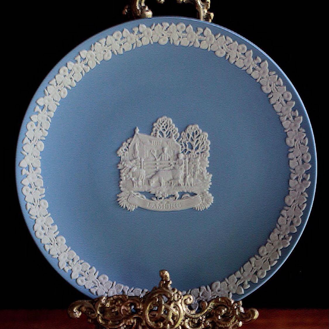 จานสะสม Wedgwood Jasperware Collector Plate