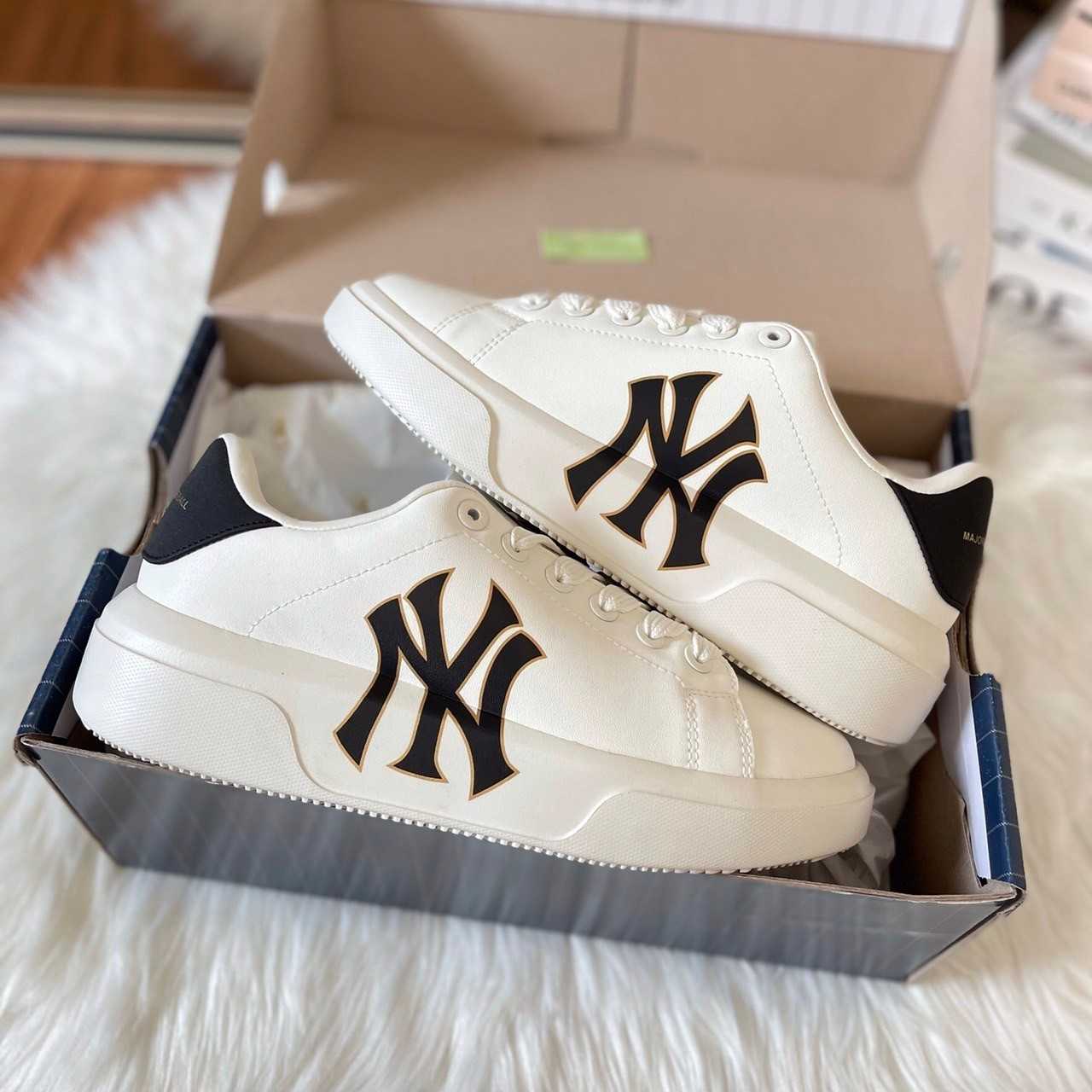 🚨Clearance Sale🚨 MLB Chunky Classic NY/ Boston  รองเท้า สีขาว สีดำ สีแดง