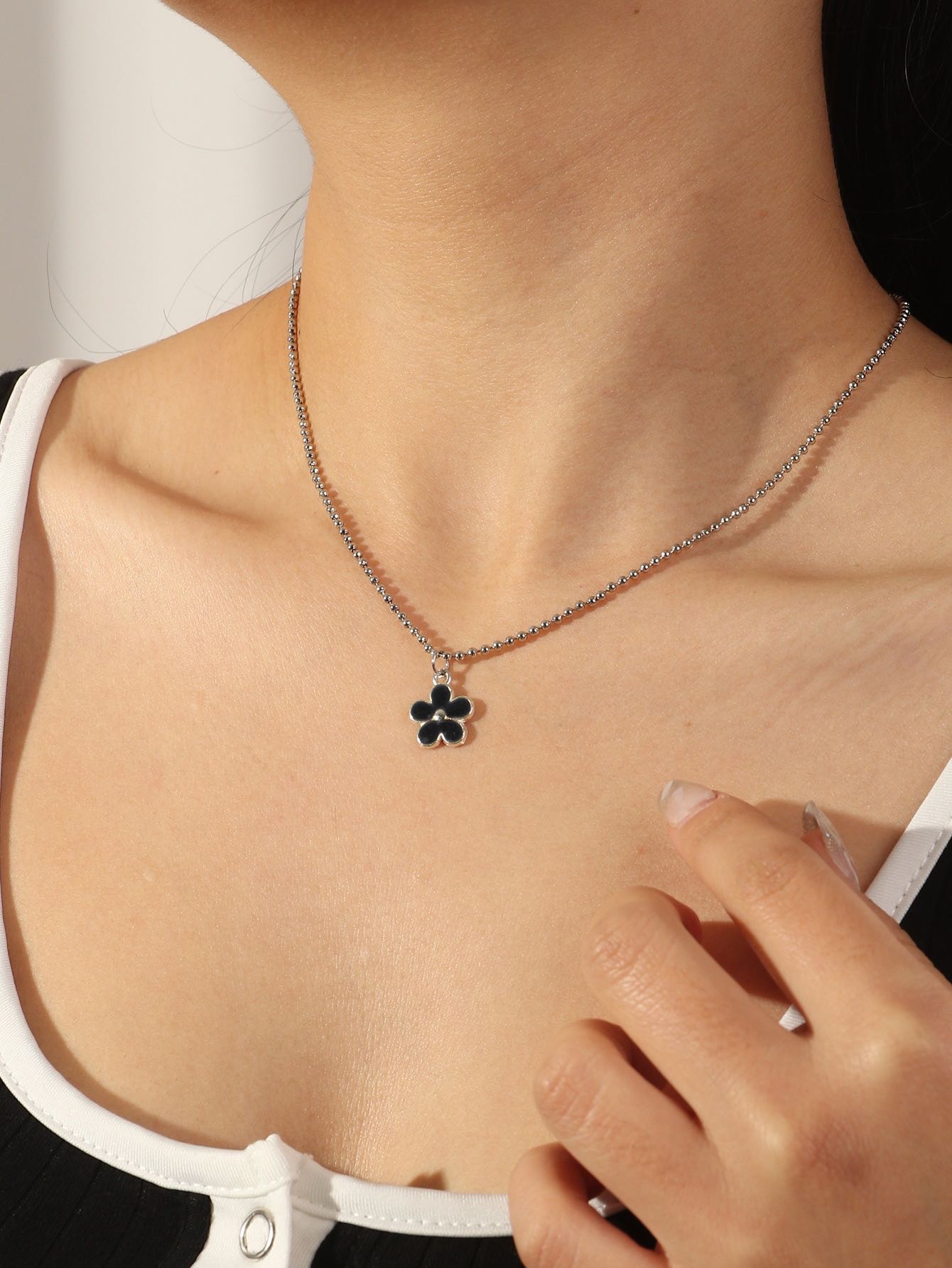 Black flower charm necklace 