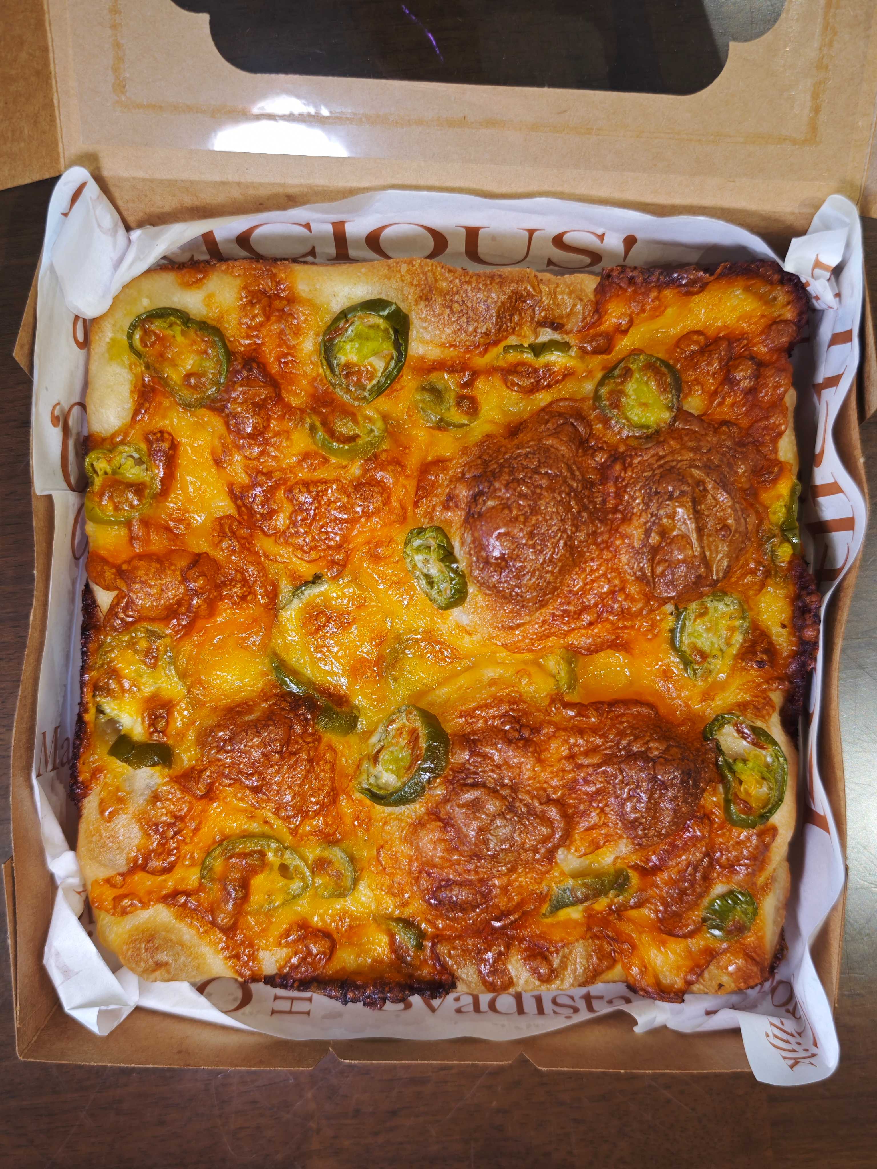 Jalapeno and Cheese Sourdough Focaccia - โฟคัชชาซาวร์โดชีสและพริกฮาลาพีโนดอง