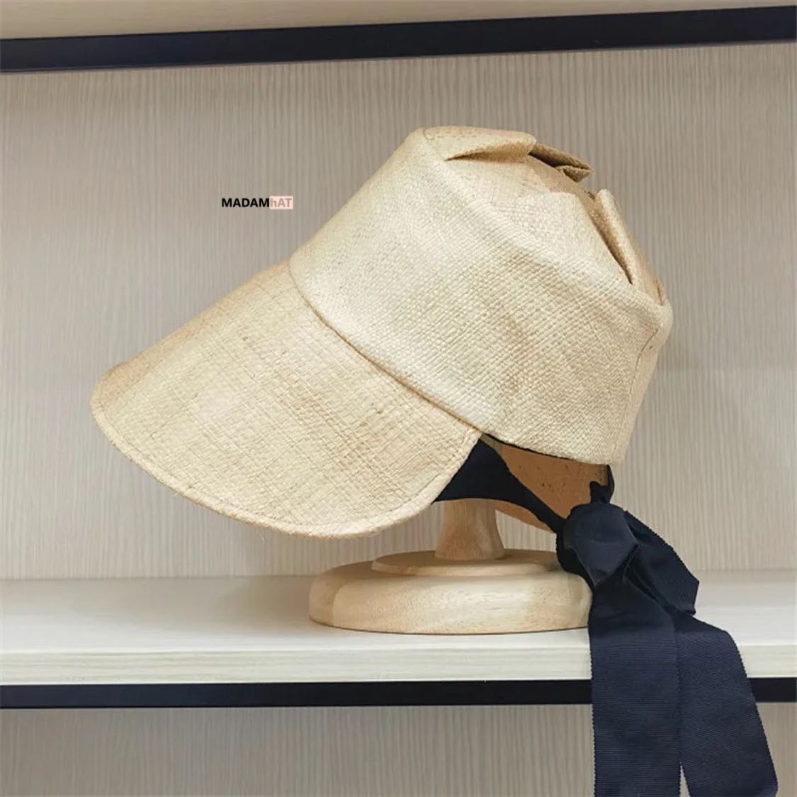 RENÉE HAT