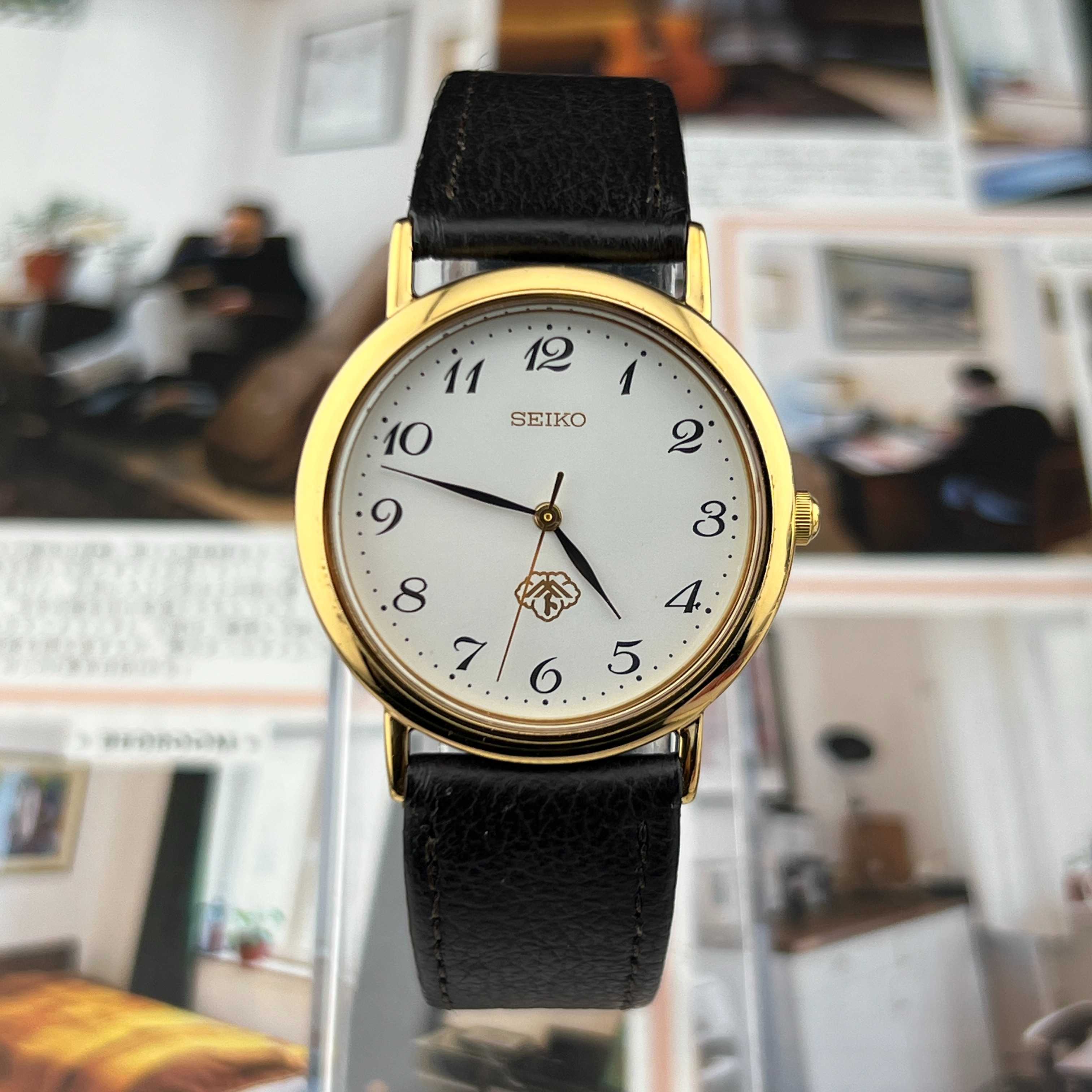 Vintage Seiko Arabic Quartz White Dial Ref.7N01-6890 Made in Japan 2001