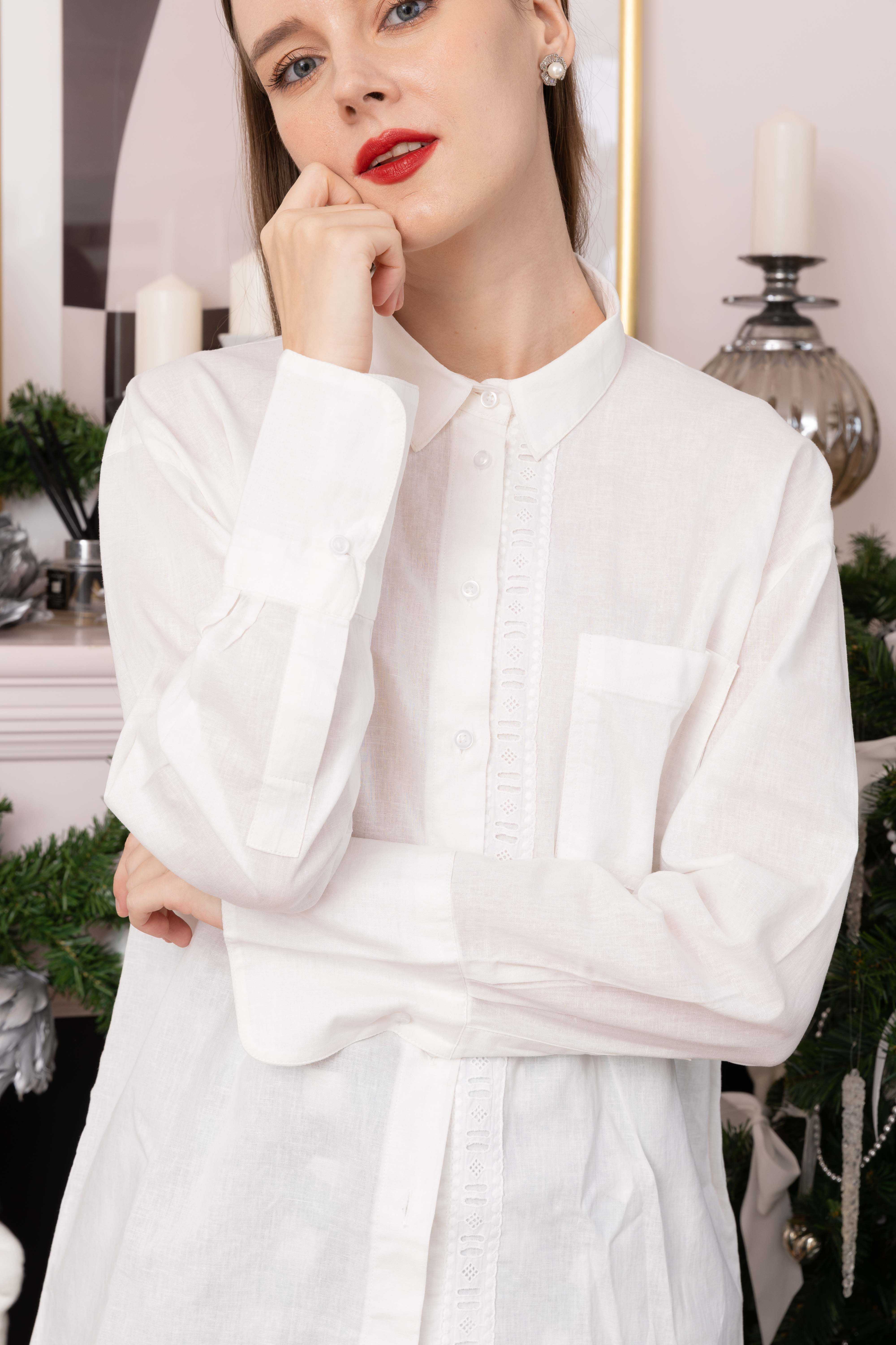 White Shirt with Lace Trim เสื้อเชิ้ตขาวสุดคลาสสิค มีลูกไม้ขอบชิ้นหน้า เก๋ น่ารักมาก พร้อมส่ง