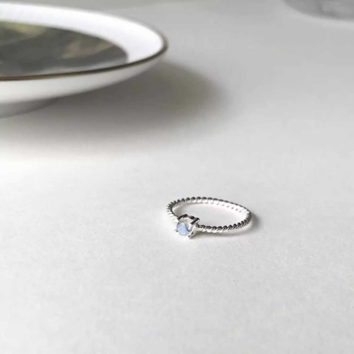 Winterwinter Jewelry Silver925 : แหวนเงินแท้ แหวนตัวเรือนเกลียว พลอยมูนสโตน (moonstone)