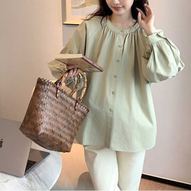 เชิ้ตทรง oversize แบบเรียบเก๋น่ารักมากๆหยิบใส่ได้ตลอด ผ้าคอตตอนเชิ้ต - สีเบจอมเขียว