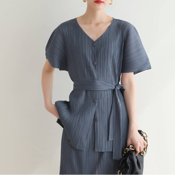 2MUAY PLEAT เสื้อผู้หญิง เสื้อพลีทคุณภาพ รุ่น GJO2949 6สี FREE SIZE V NECK BUTTONFRONT PLEAT TOP