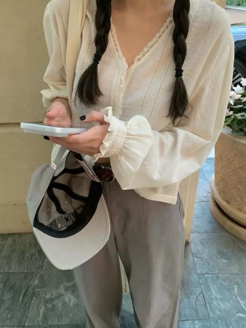 Tanat Lace Trim Button Blouse 🇰🇷 Pre-order 15 วัน เสื้อเชิ๊ตระบายผ้ามี Texture