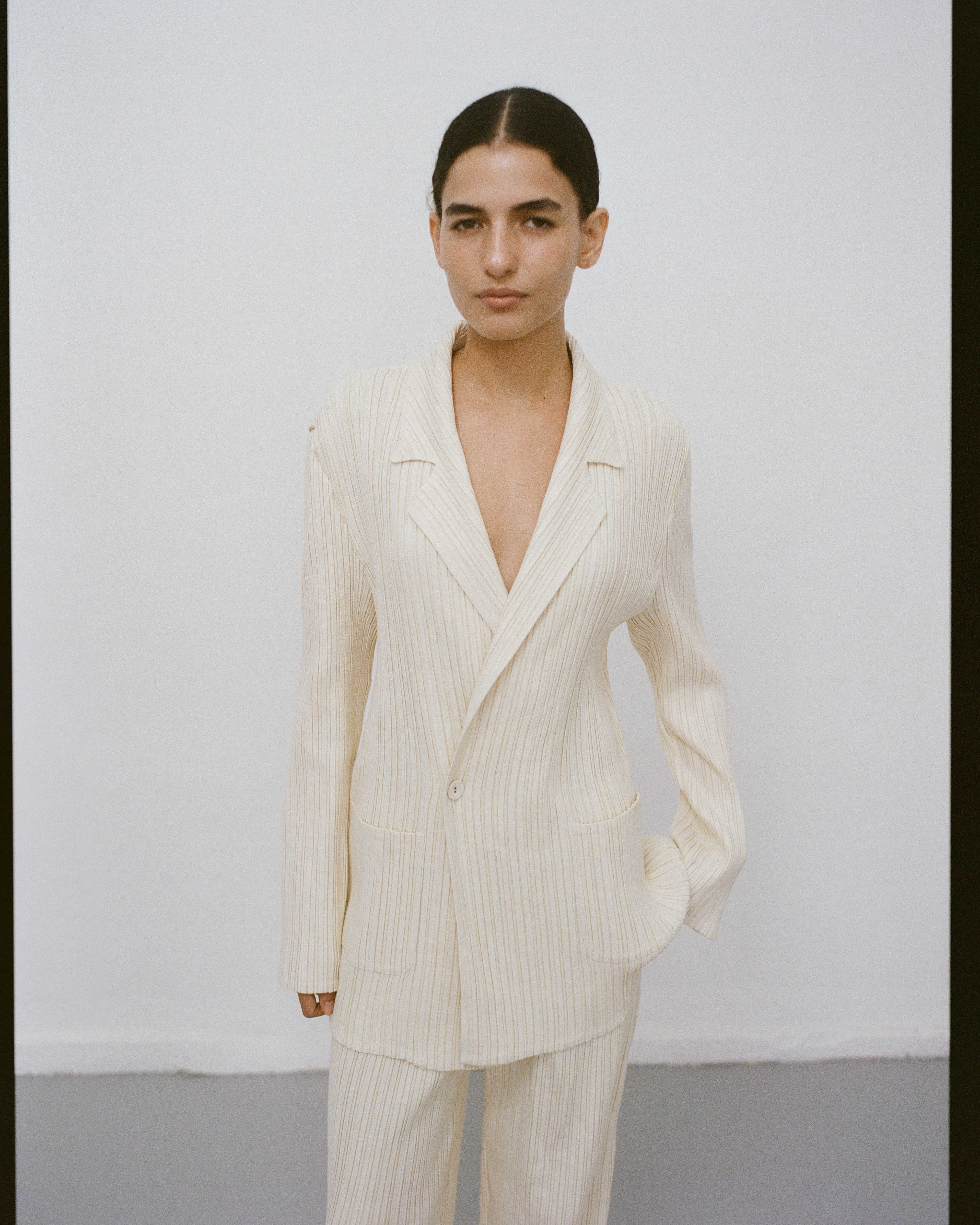 GD241 - Cotton pleated blazer