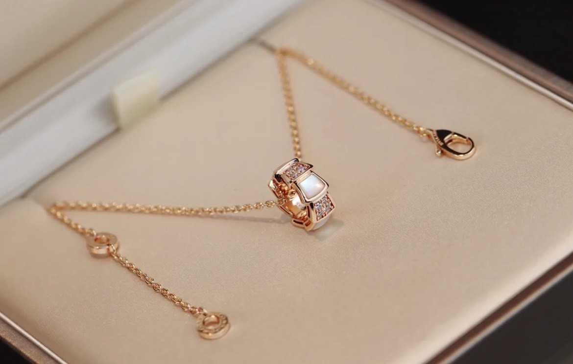 BVLGARI ROSE GOLD CHAIN NECKLACE – PEARL & CRYSTAL DETAIL