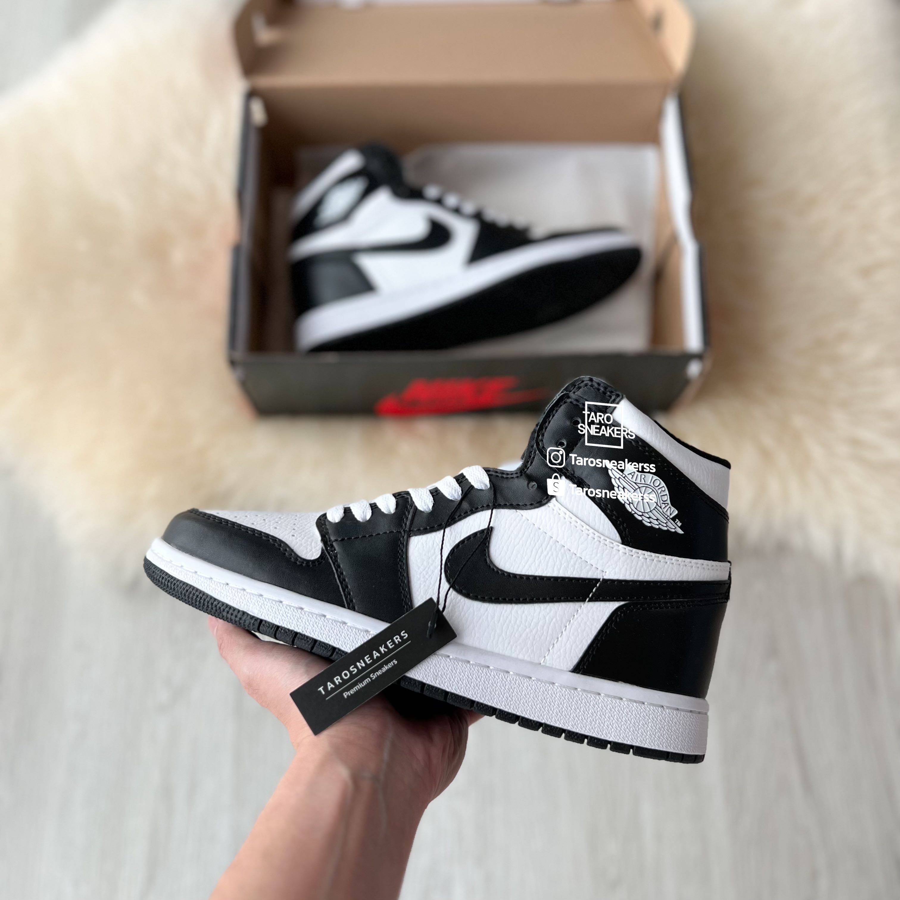 AJ Hi “Black  White”