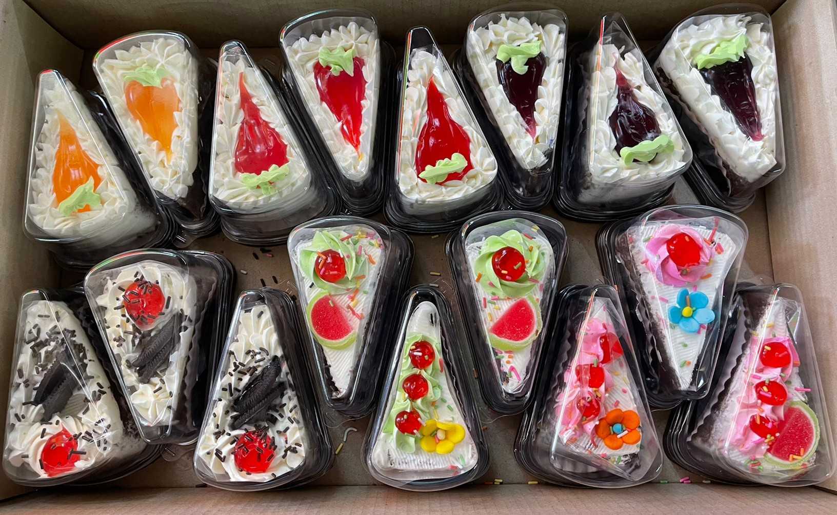 เค้กสามเหลี่ยมแพคกล่อง(17ชิ้น)