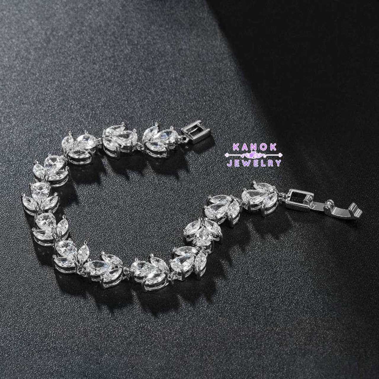 Kanok Jewelry /สร้อยข้อมือประดับเพชรสังเคราะห์ CZ  / จัดส่งฟรี EMS /B008
