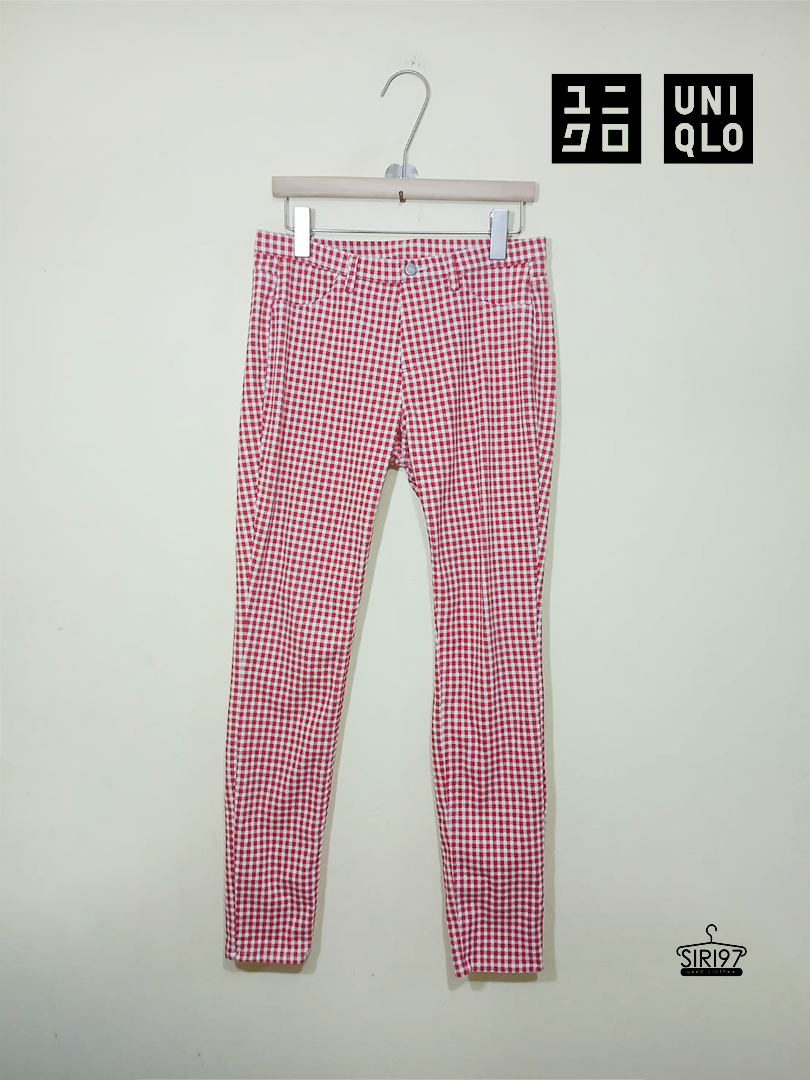 กางเกงขายาวผ้ายืด uniqlo ลายสก็อต สีแดงขาว สภาพ85%