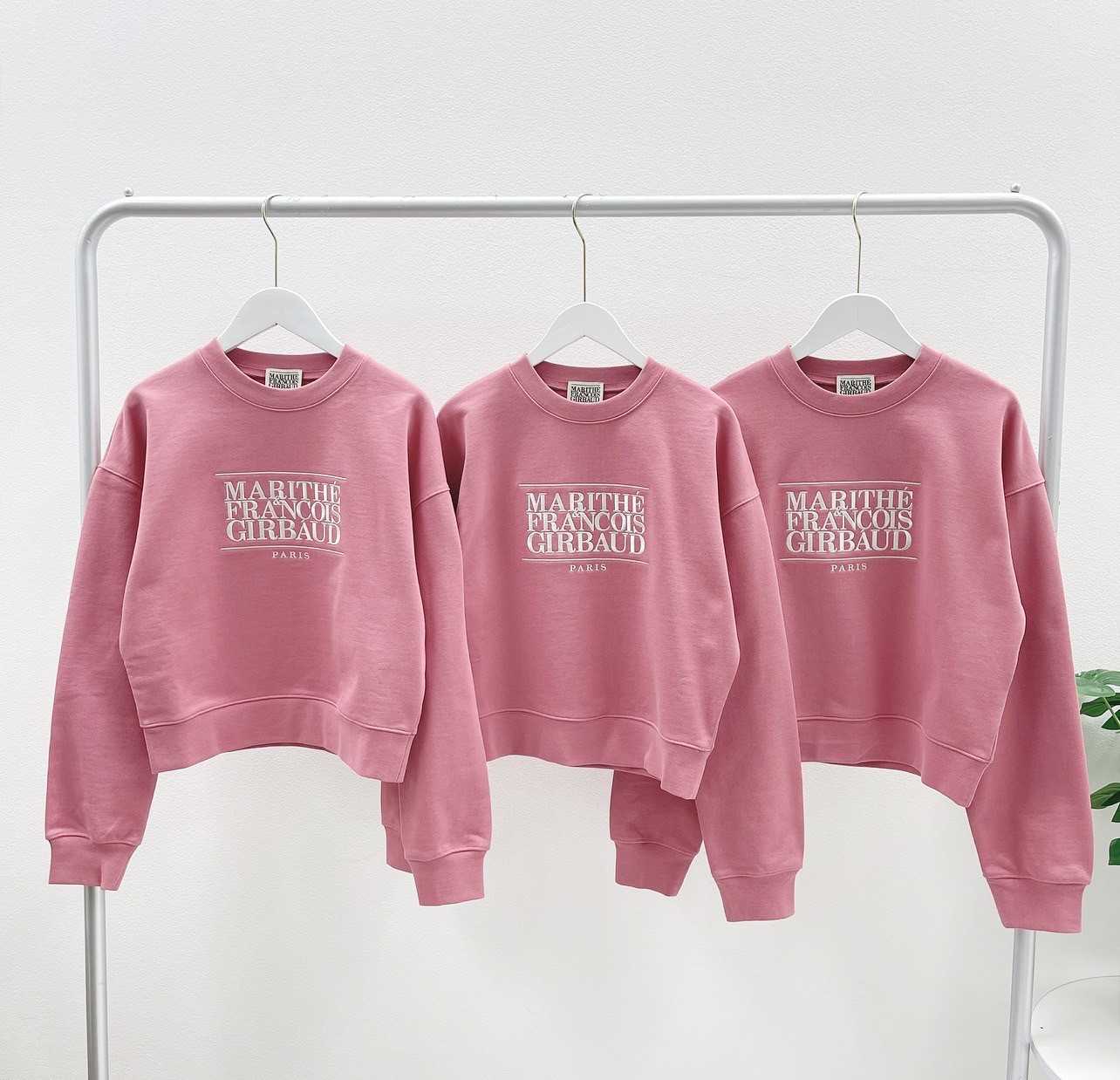 Marithe W Classic Logo Crop Sweatshirt (Pink)