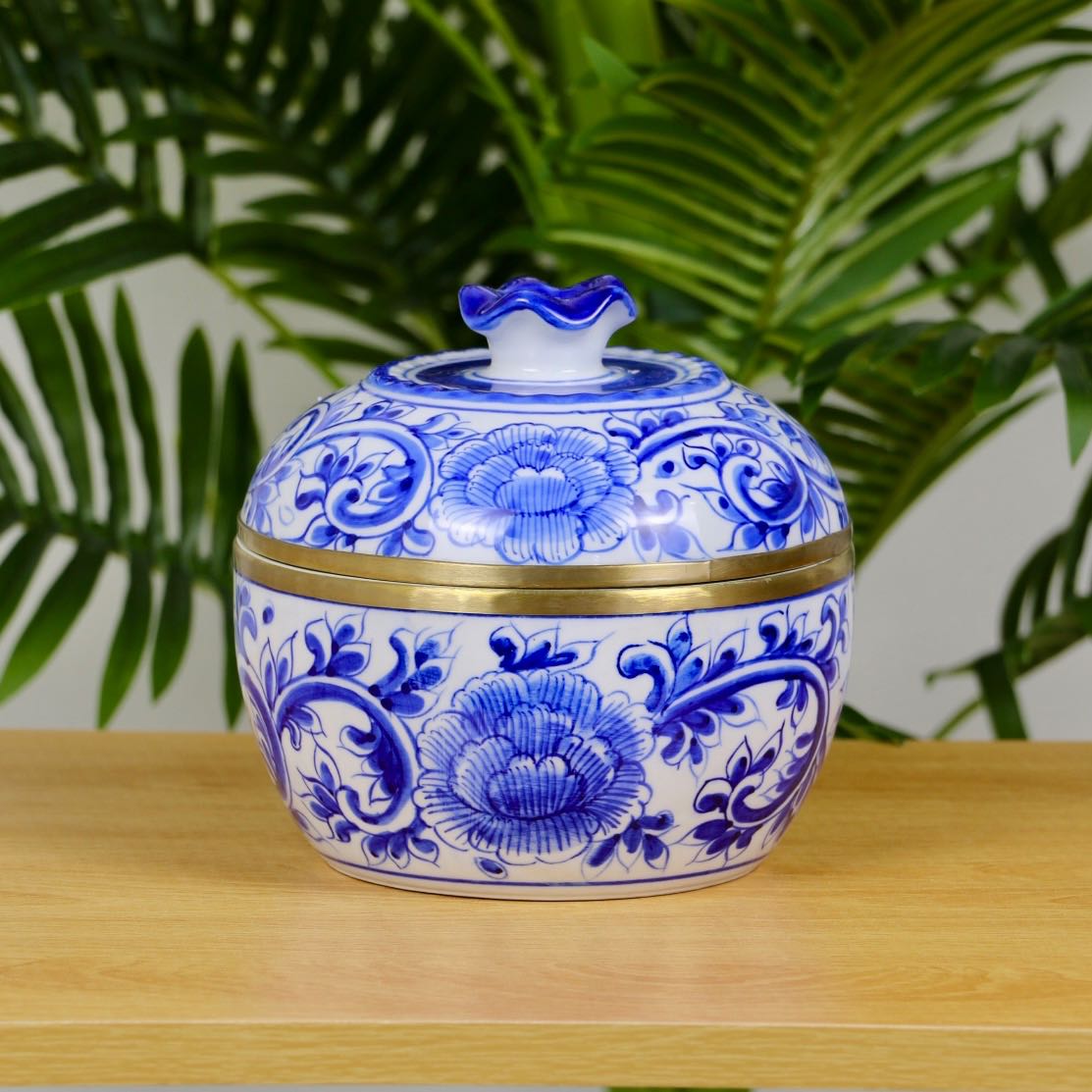 โถจุกจีบ ลายดอกโบตั๋นก้านขด ขนาดกว้าง 6 นิ้ว : BlueAndWhite