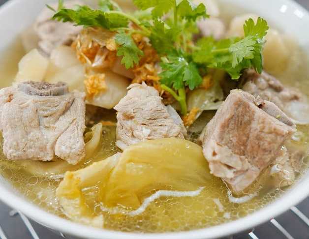 ต้มเกี้ยมฉ่ายซี่โครงหมู Pickle cabbage soup with ribs