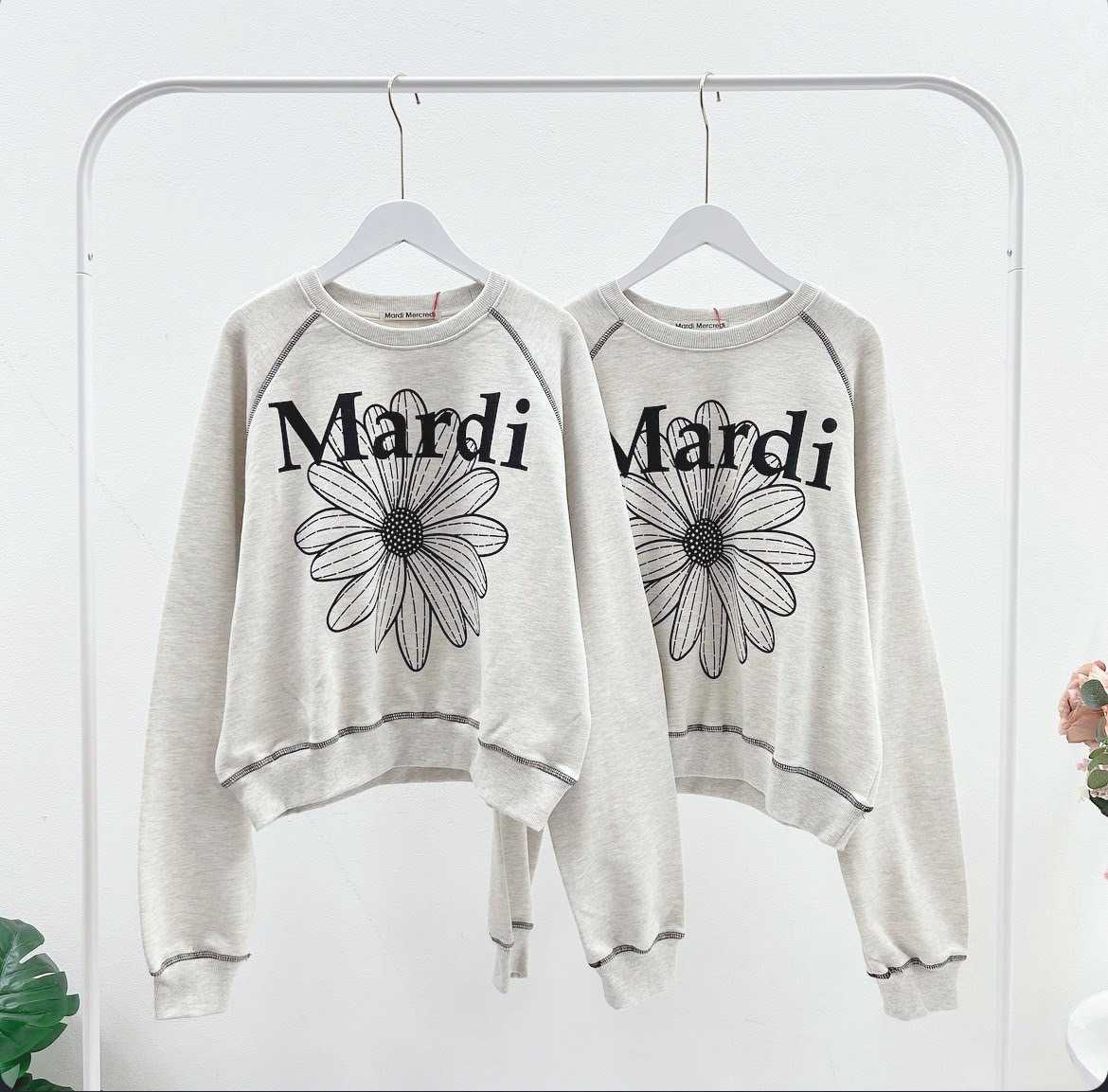 Mardi Raglan Flower Sweatshirt  (Oatmeal/Black)