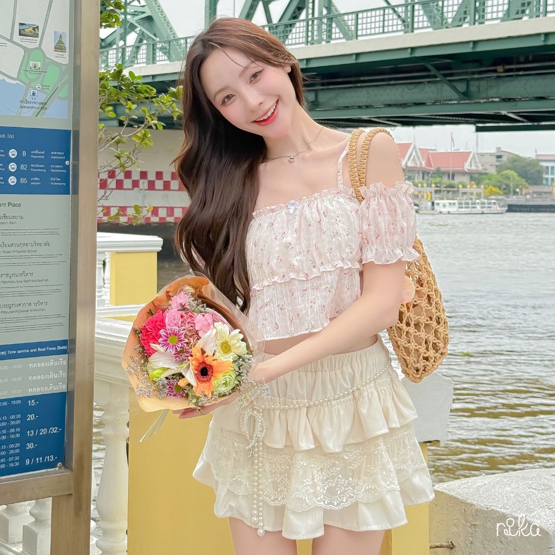 RIKA น้องMOMOKO ปาดไหล่สายเดี่ยวลายดอกไม้แขนตุ๊กตา