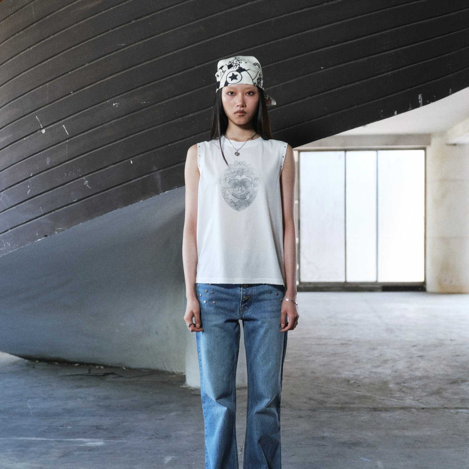 STUD SLEEVELESS TOP - CHUBBY - WHITE