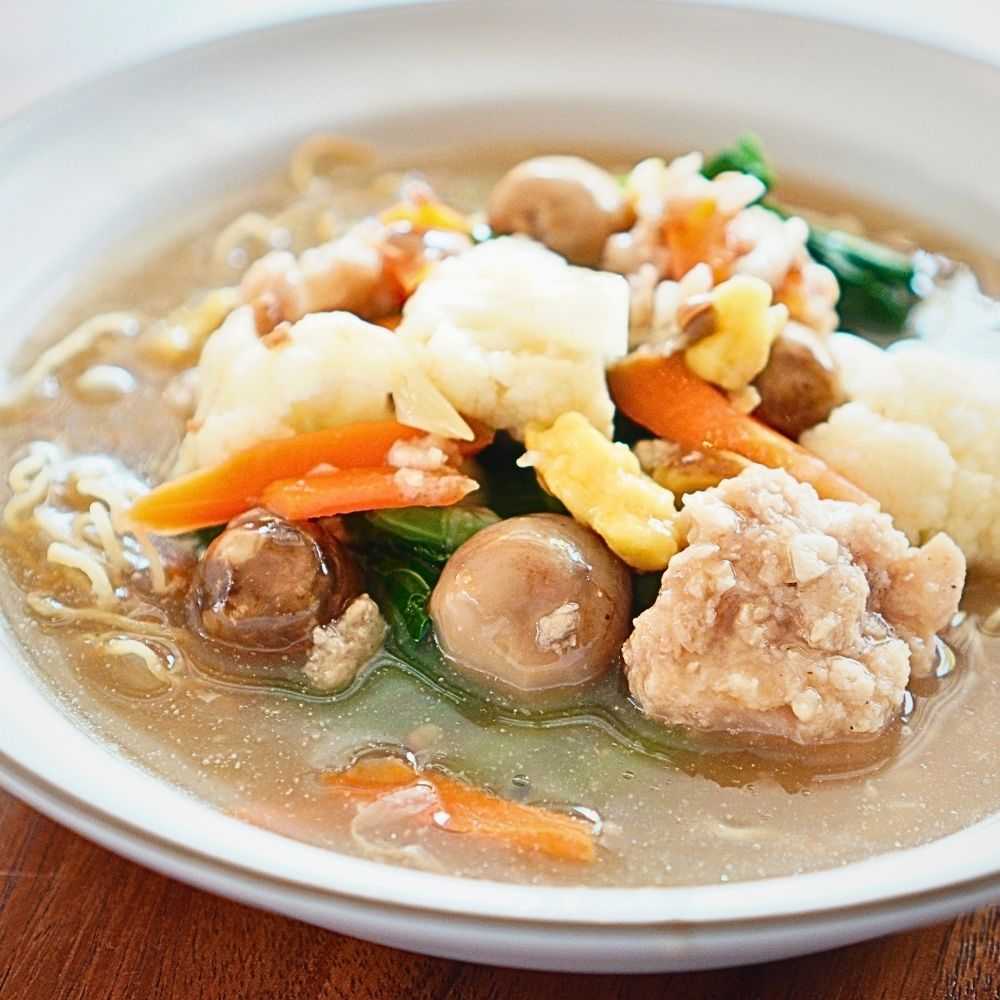 Crispy Noodles in Vegetable Gravy ราดหน้าบะหมี่กรอบ