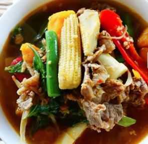 แกงป่าเนื้อ หรือกุ้ง  Red Curry Clear Soup with Shrimps or Beef