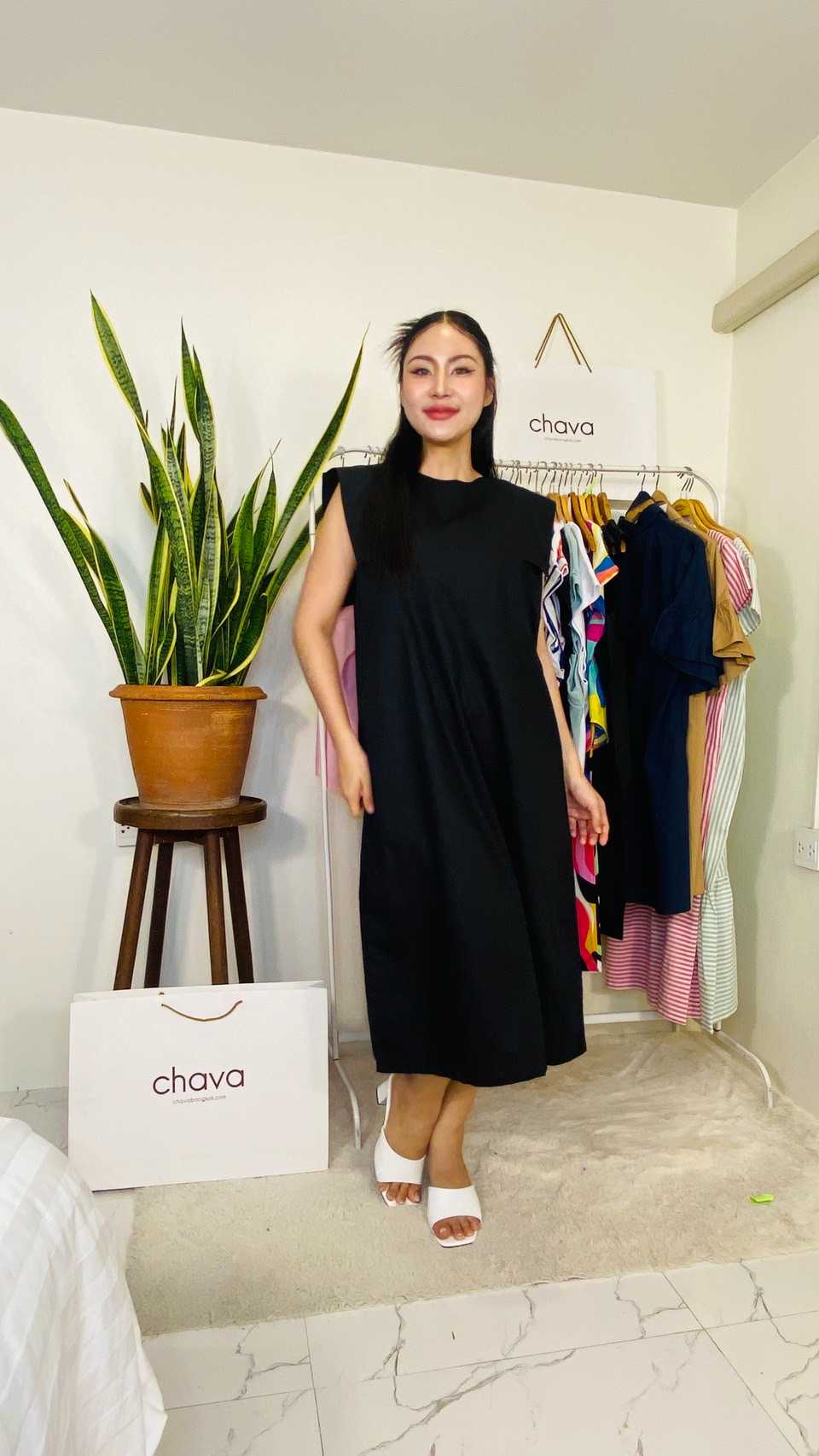 NEW!! Maxi Dress เดรสยาว (สีดำ) คอกลม สีพื้น แขนปีก กระเป๋า 2 ข้าง