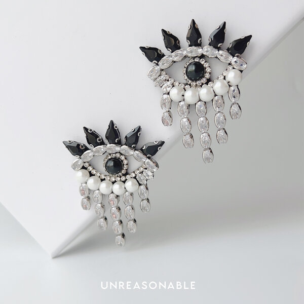 ต่างหูคริสตัลทรงตา สีดำ ก้านปลอดนิกเกิล เหมาะสำหรับผิวแพ้ง่าย UA0980-01 Unreasonable Accessories