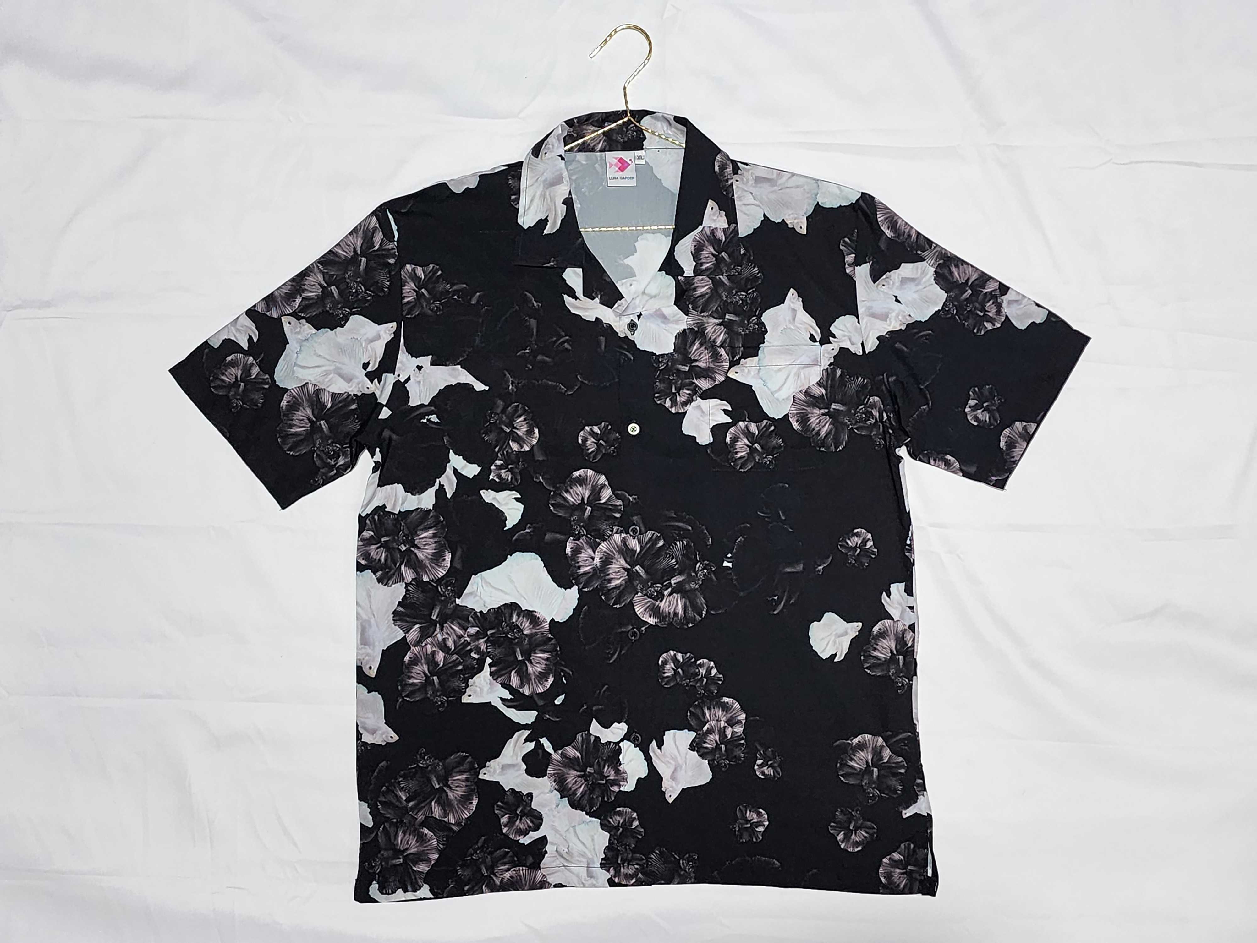Black & White Mix Halfmoon Betta Hawaii Shirt - Black