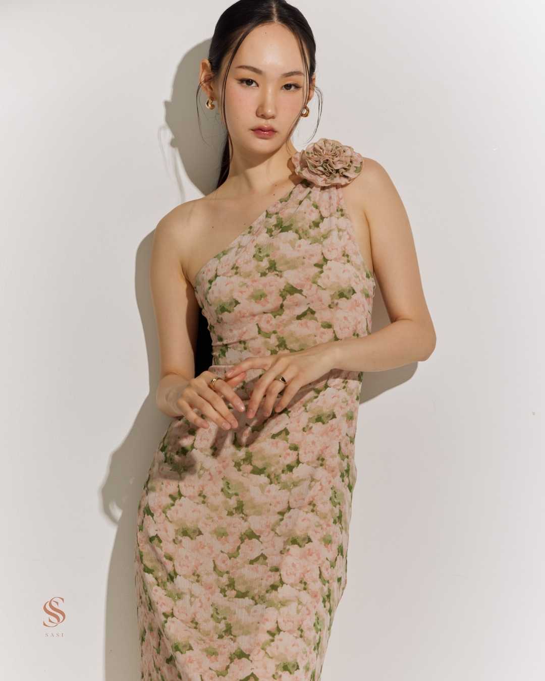 ฺฺBysasi blush romance dressเดรสไหล่เดี่ยวดอกไม้ไหล่ (SSSS2470012)