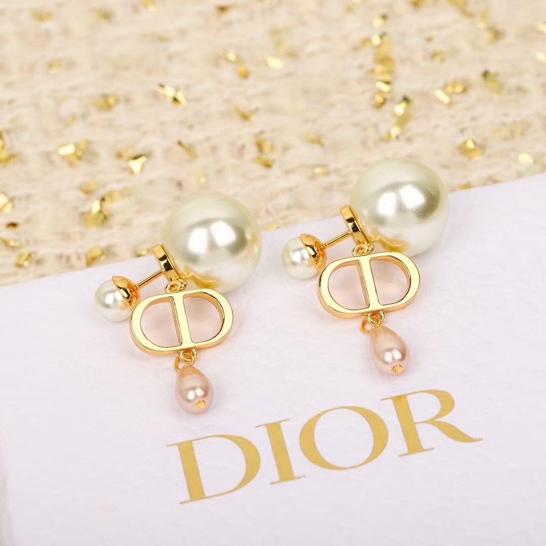 ต่างหู Dior งานมุกเรียว (งาน1:1)