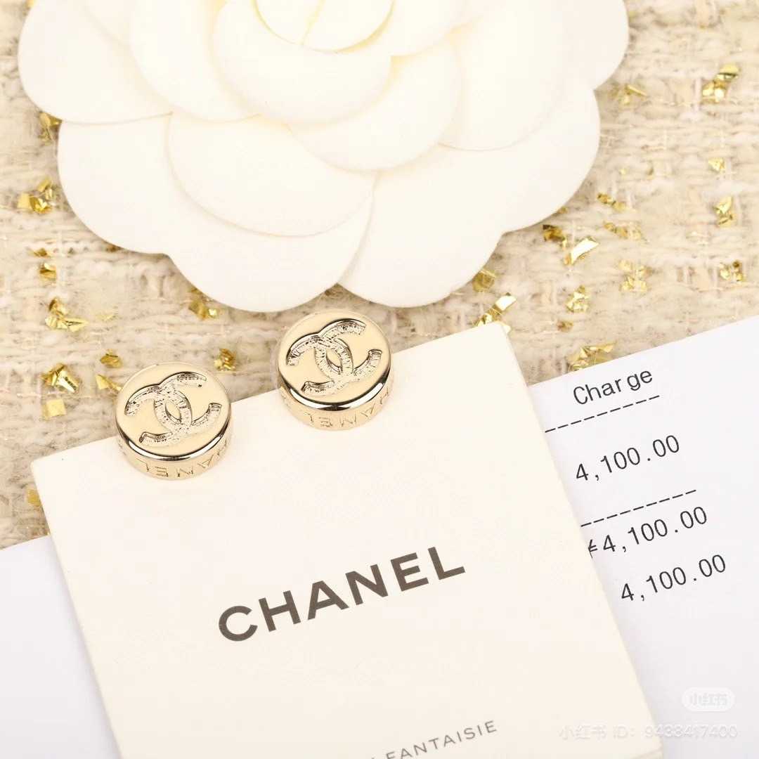 CHANEL BUTTON CC EAR STUDS GOLD