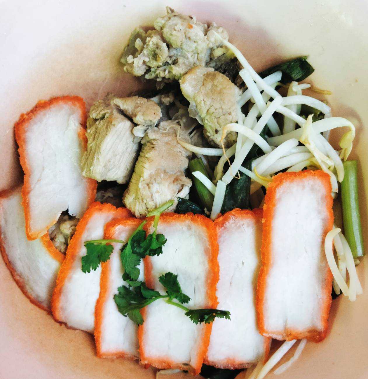 เกาเหลาซี่โครงหมู (ร้านชายสี่หมี่เกี๊ยว ปลายพระยา)