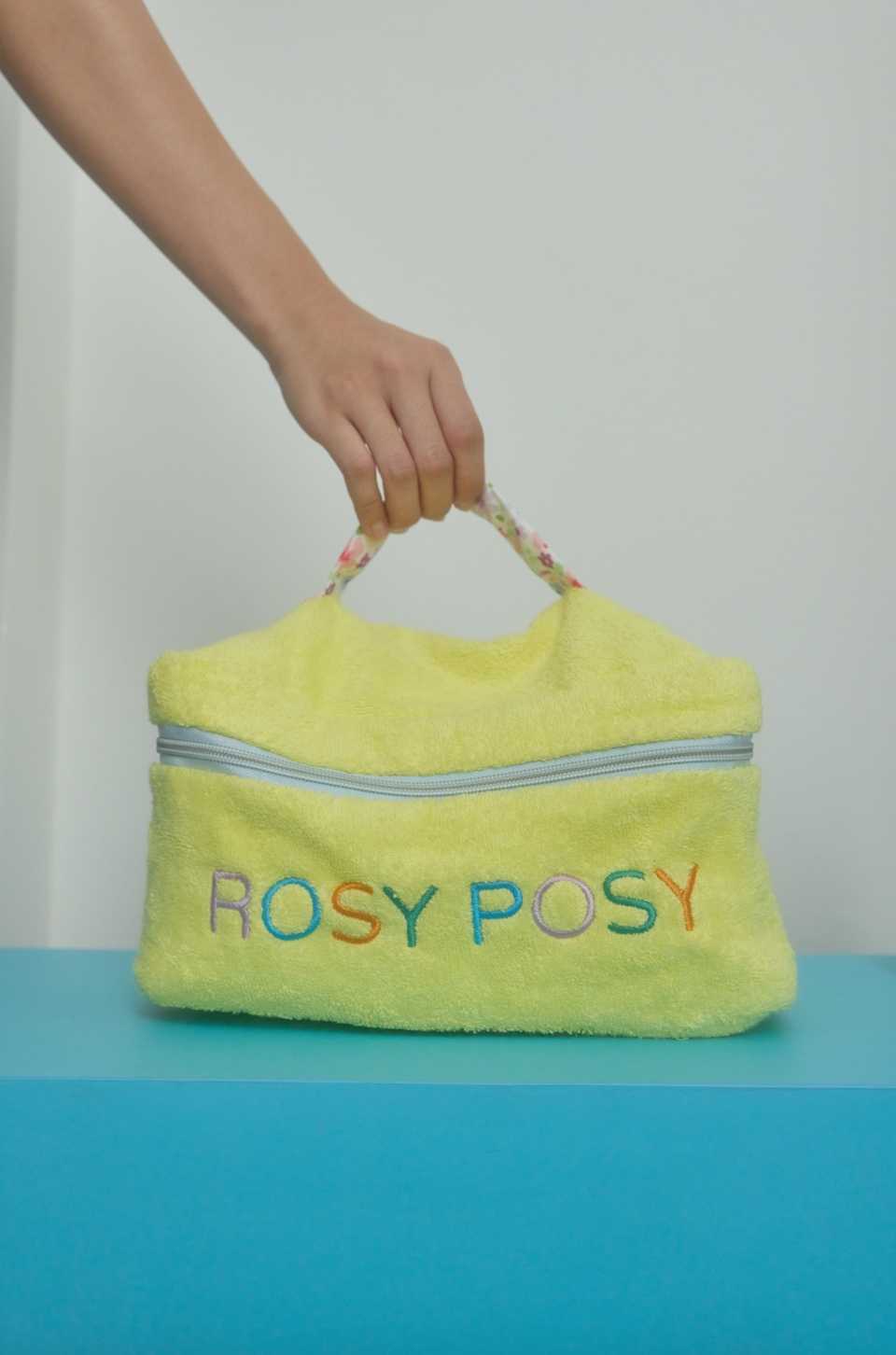 ROSY POSY กระเป๋า Make up pouch (Cosmos) สีเหลืองซิปฟ้า ขนาด ก18cm x ย28cm x ส15cm