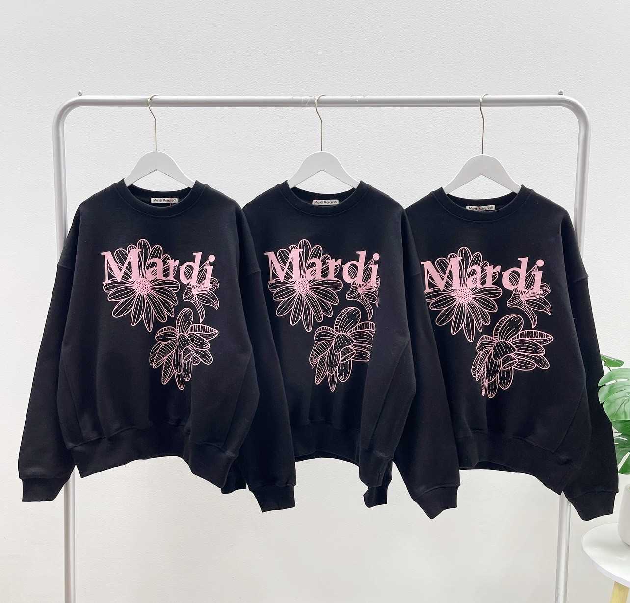 Mardi Triple Flower Sweatshirt (Black/Pink)