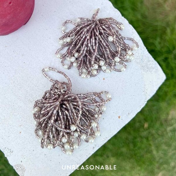 ต่างหูลูกปัด สีเทาม่วง ต่างหูคลิป สวยใส่สบาย UA0603-02 Unreasonable Accessories