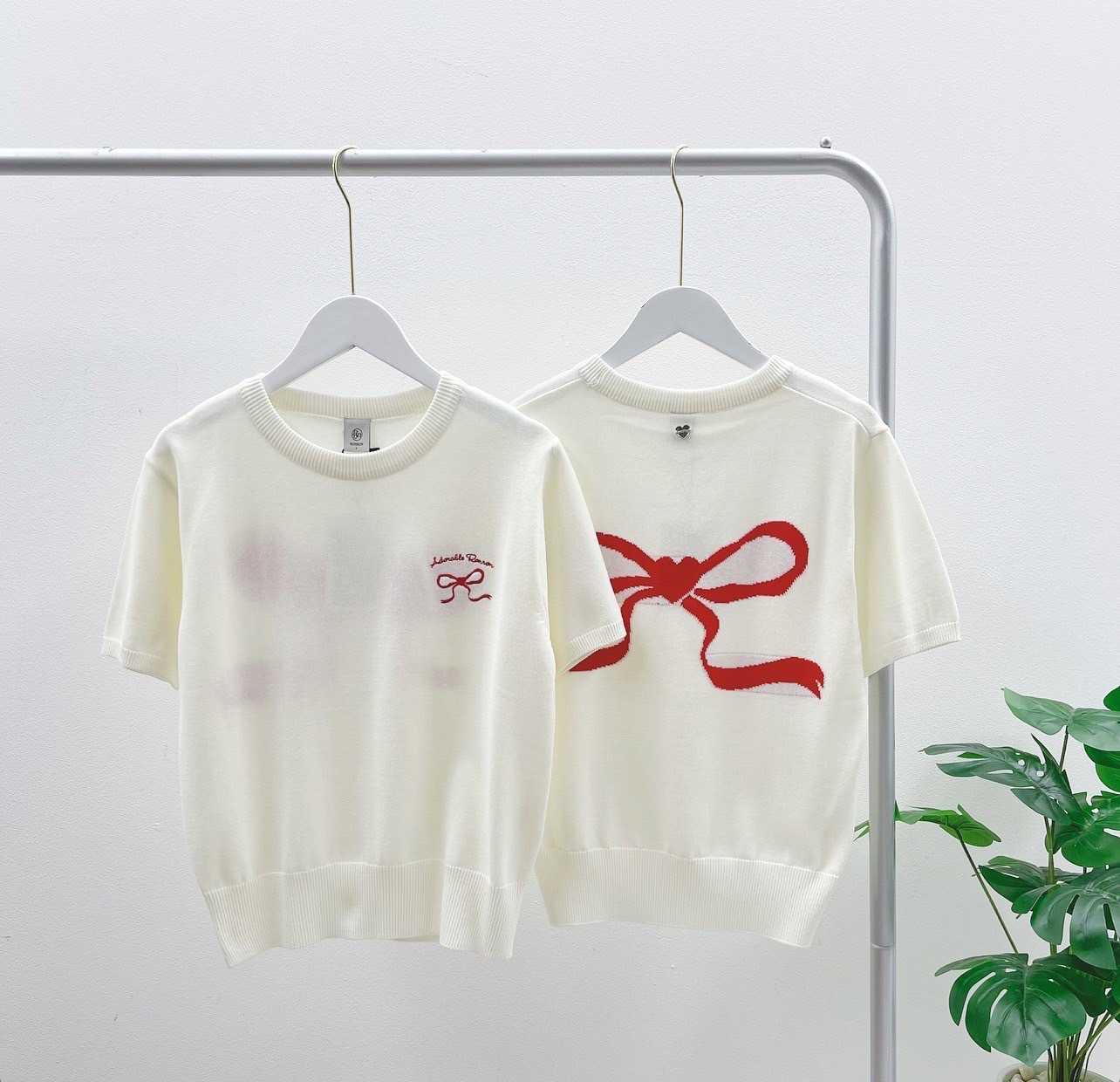 Ronron Heart Ribbon Short Sleeve T-shirt (Off White/Red)