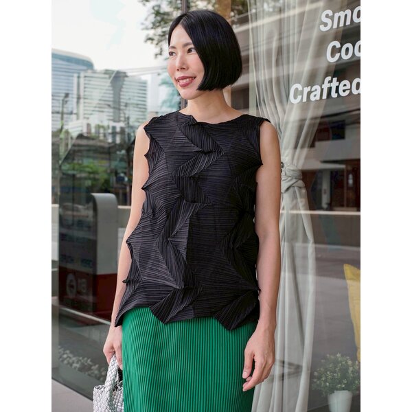 อกถึง 40 นิ้ว 2MUAY รุ่น GM6641 เสื้ออัดพลีทผ้า Matte SLEEVELESS ZIG ZAG PLEATED TOP 3 สี FREE SIZE