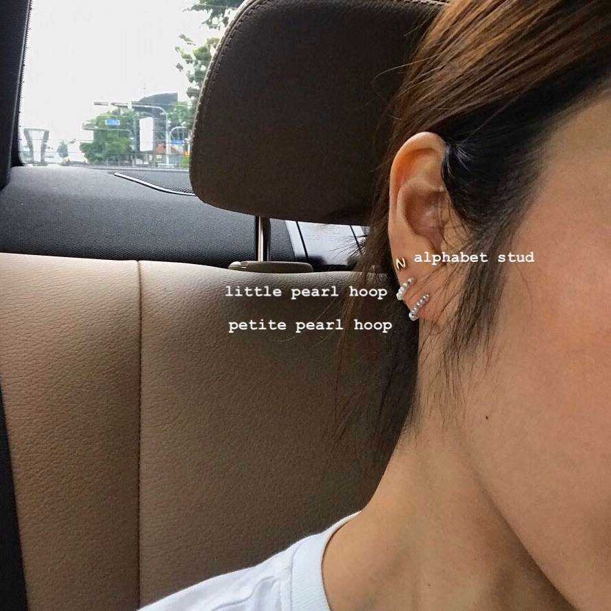 grumpy, pearl hoop earrings (ราคาต่อคู่/price per pairs)