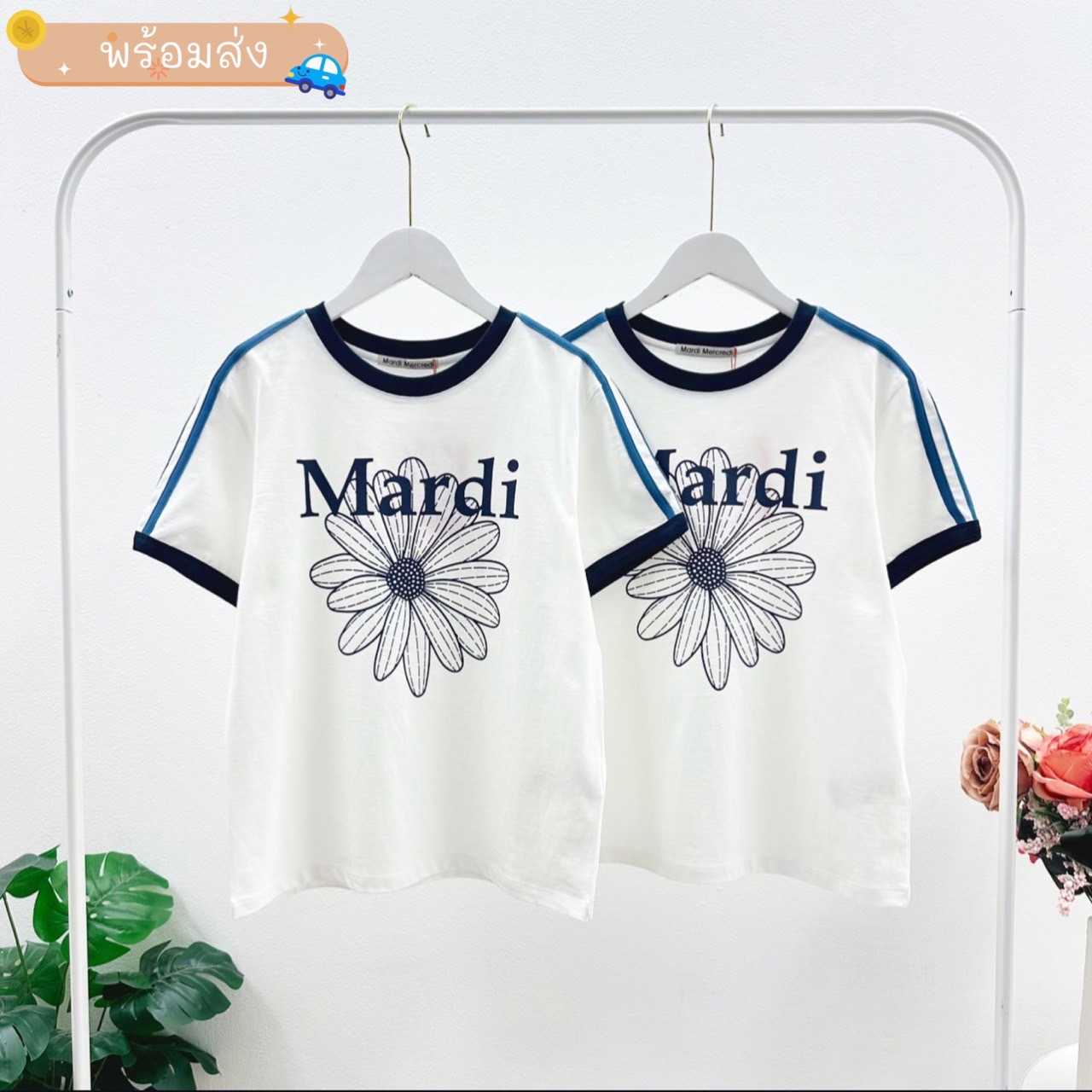 พร้อมส่ง Mardi Linger Flower T-Shirt ( Ivory Navy )