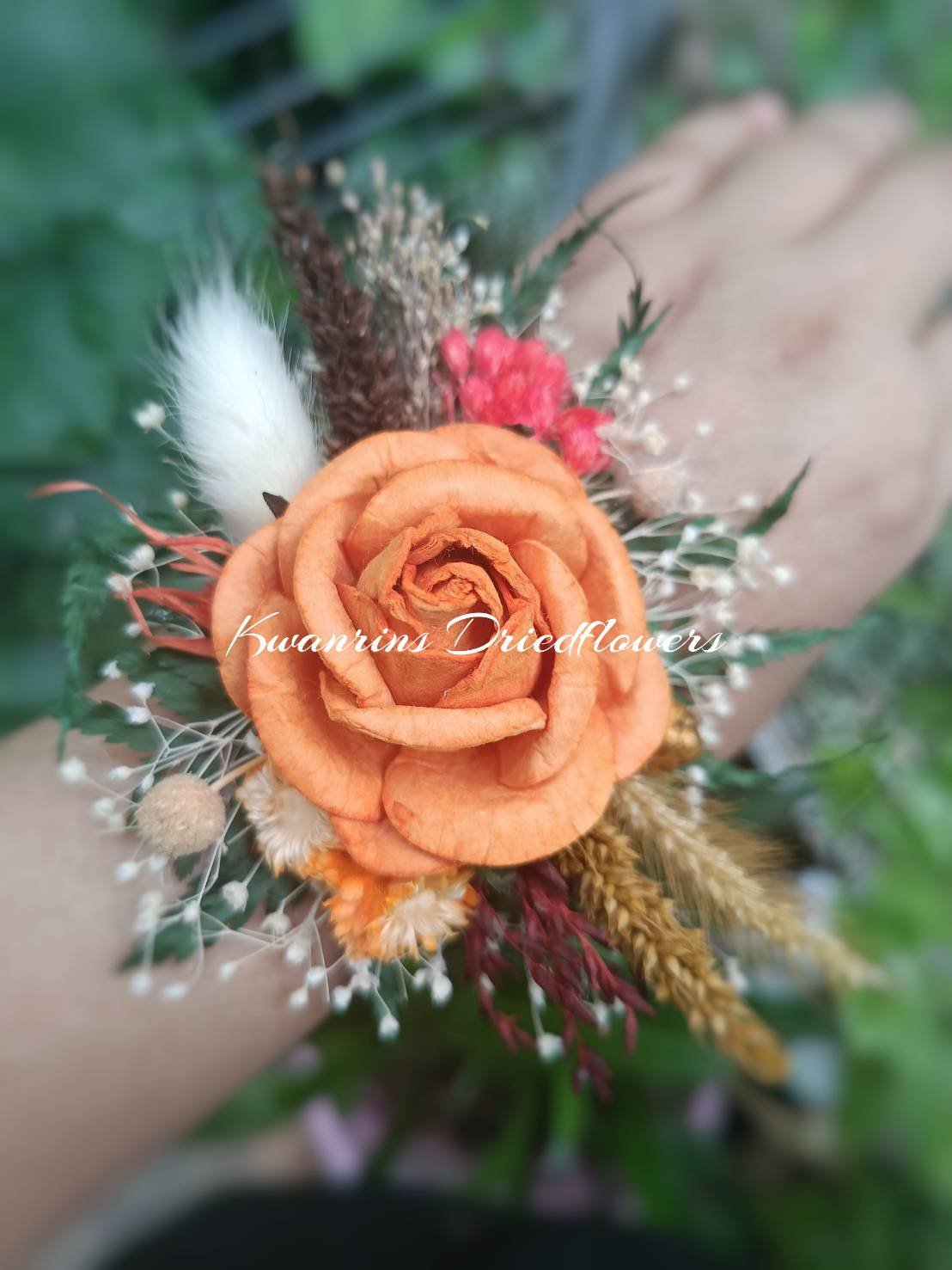 ดอกไม้ผูกข้อมือเพื่อนเจ้าสาวสีส้ม