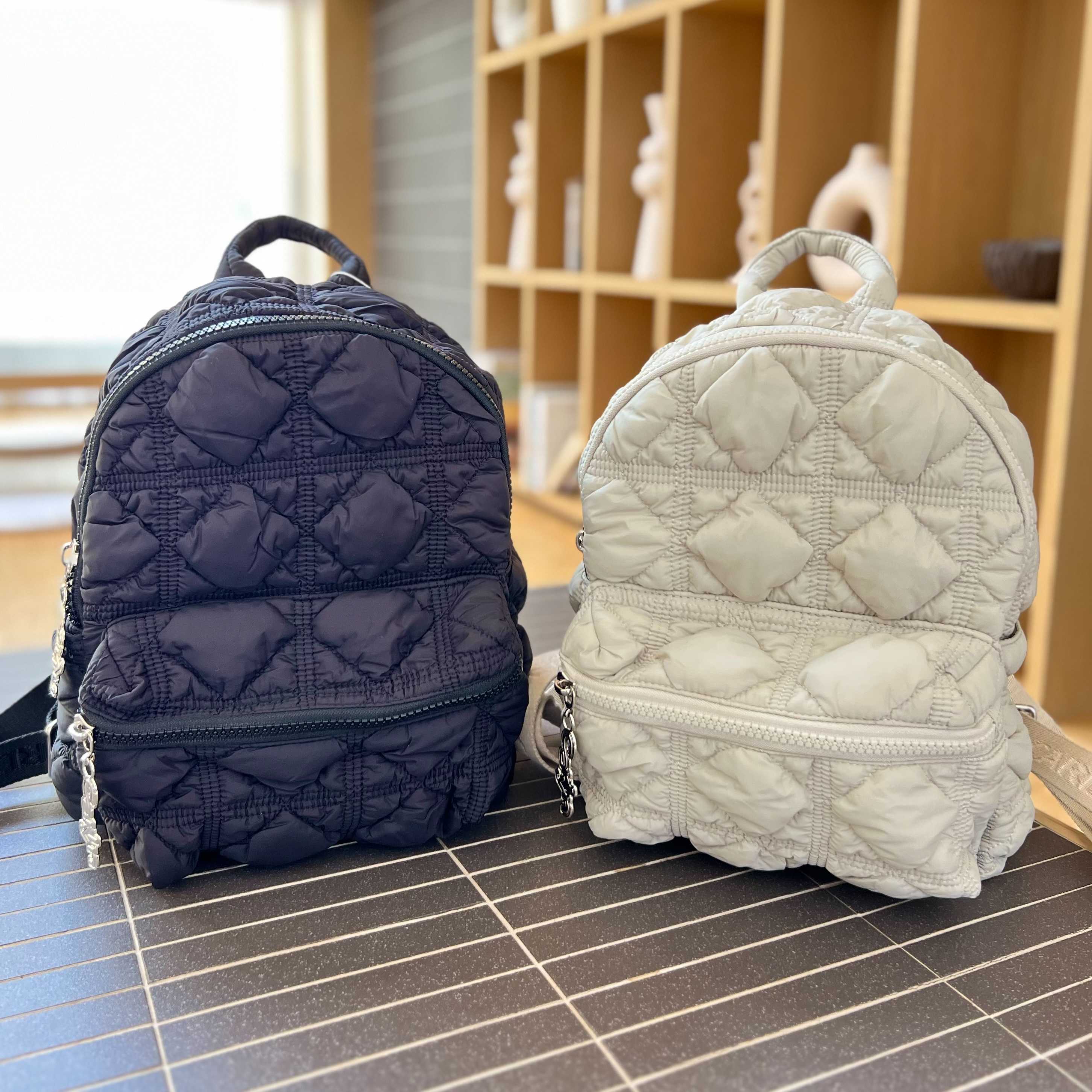 ขายดี⭐ Carlyn Mellow Backpack  เป้ สีดำ สีเทา Gray สีน้ำตาล สีขาวมุก pearl white สีเทา Charcoal